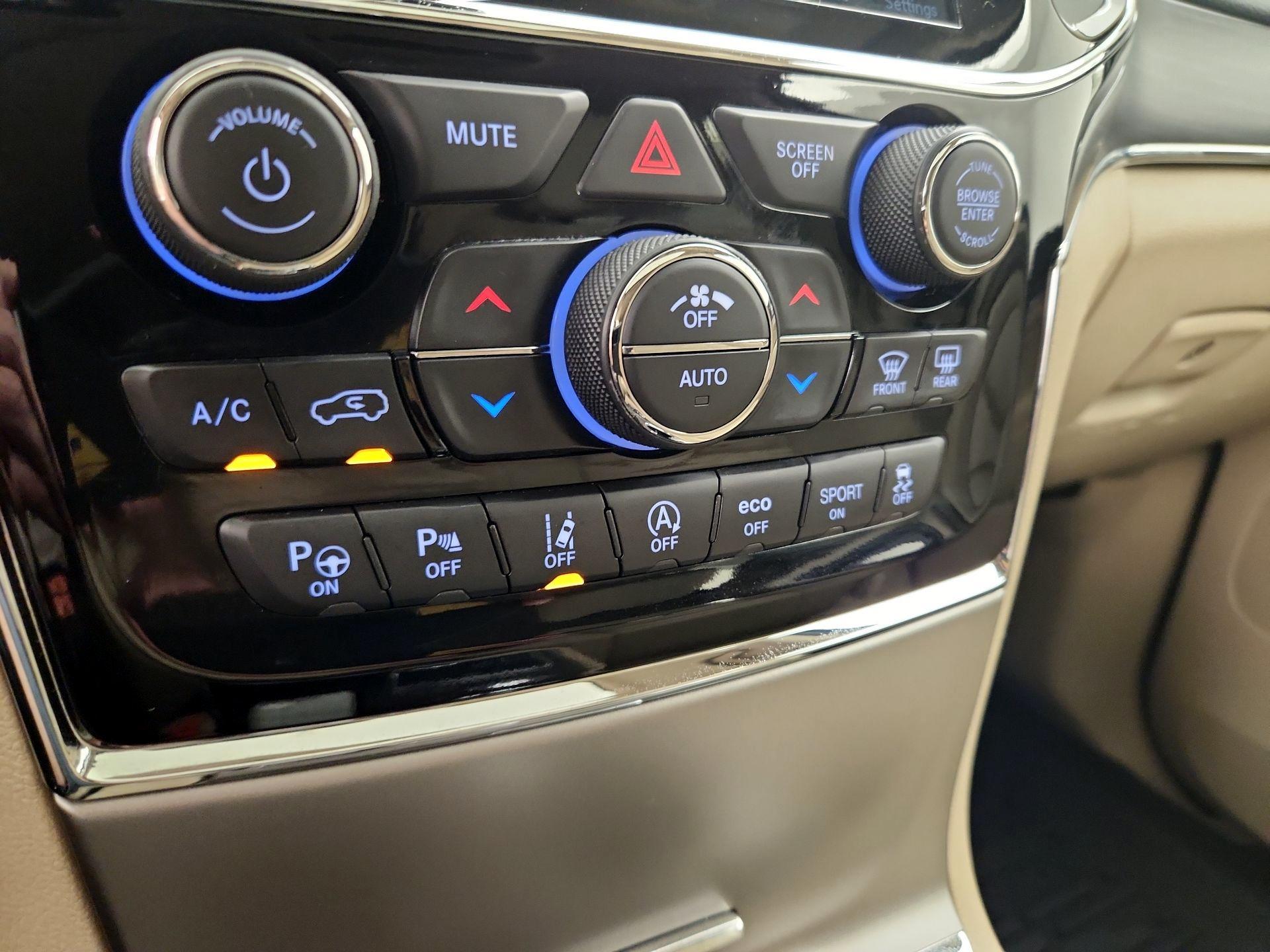Thumbnail: 2020 Jeep Grand Cherokee - 17