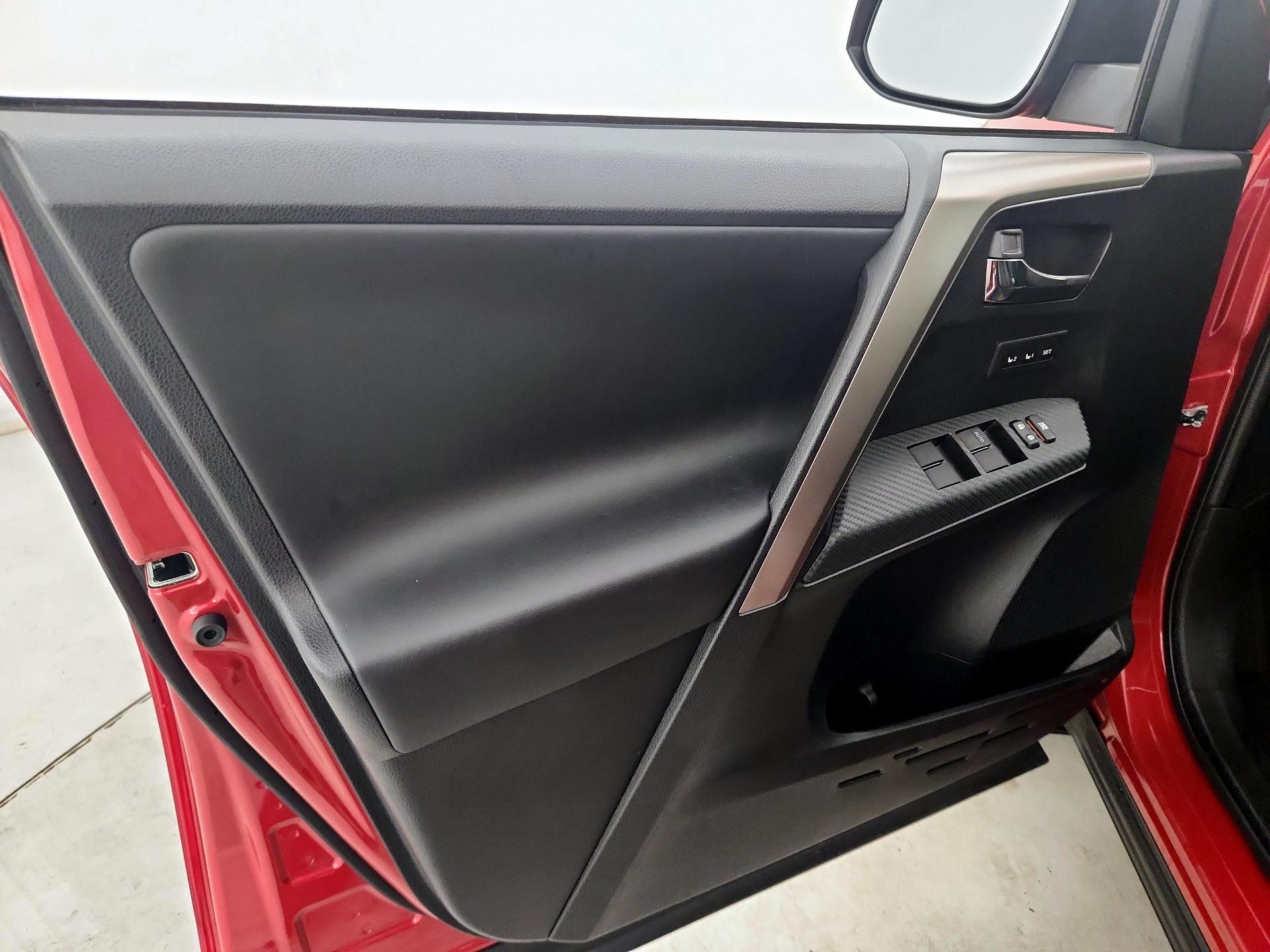 Thumbnail: 2014 Toyota RAV4 - 12