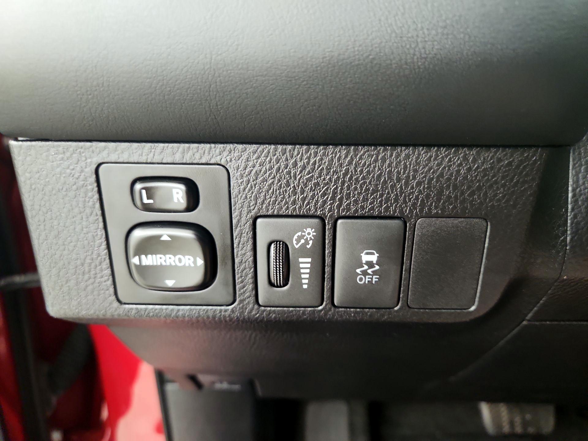 Thumbnail: 2014 Toyota RAV4 - 13