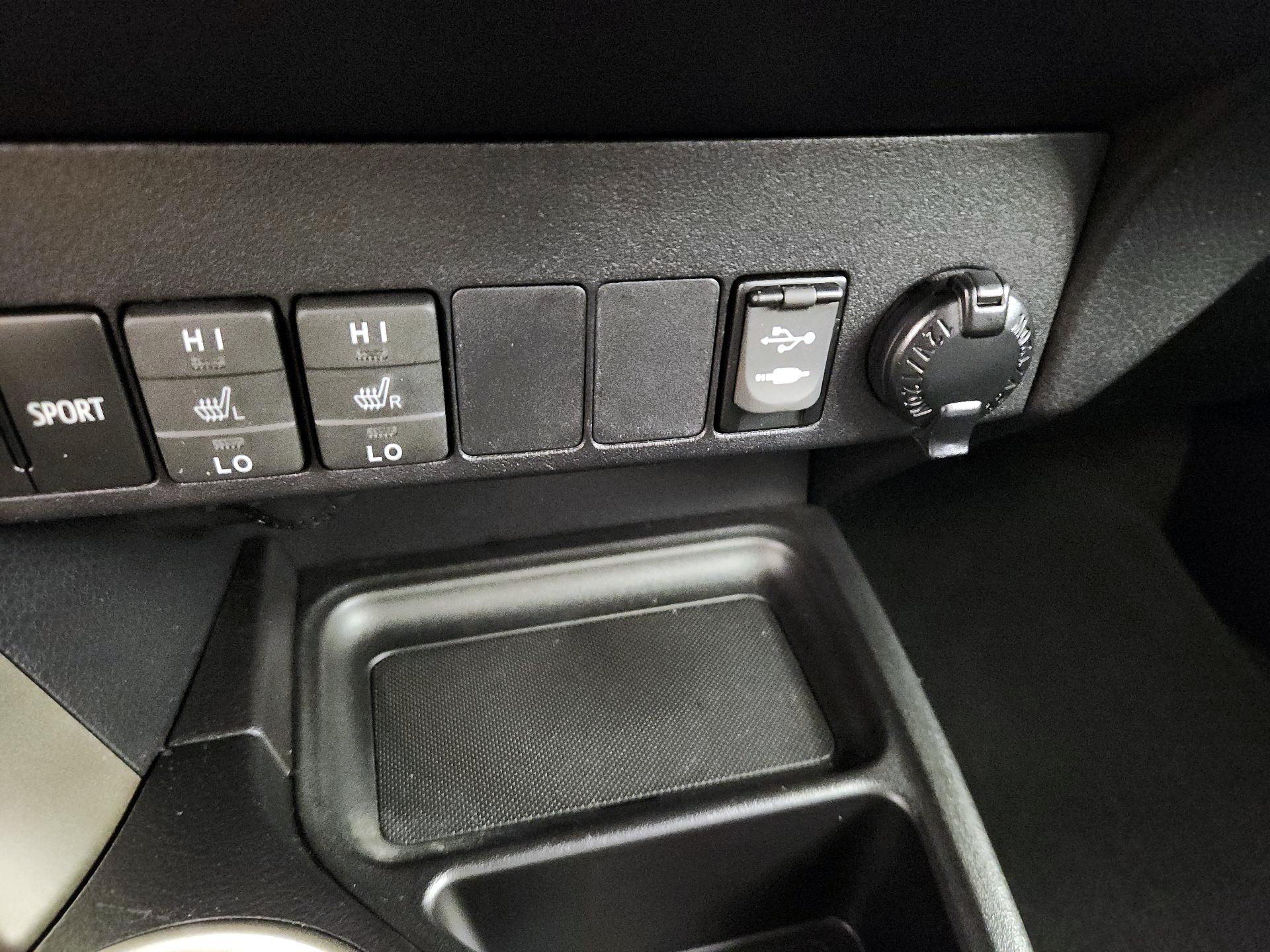 Thumbnail: 2014 Toyota RAV4 - 19