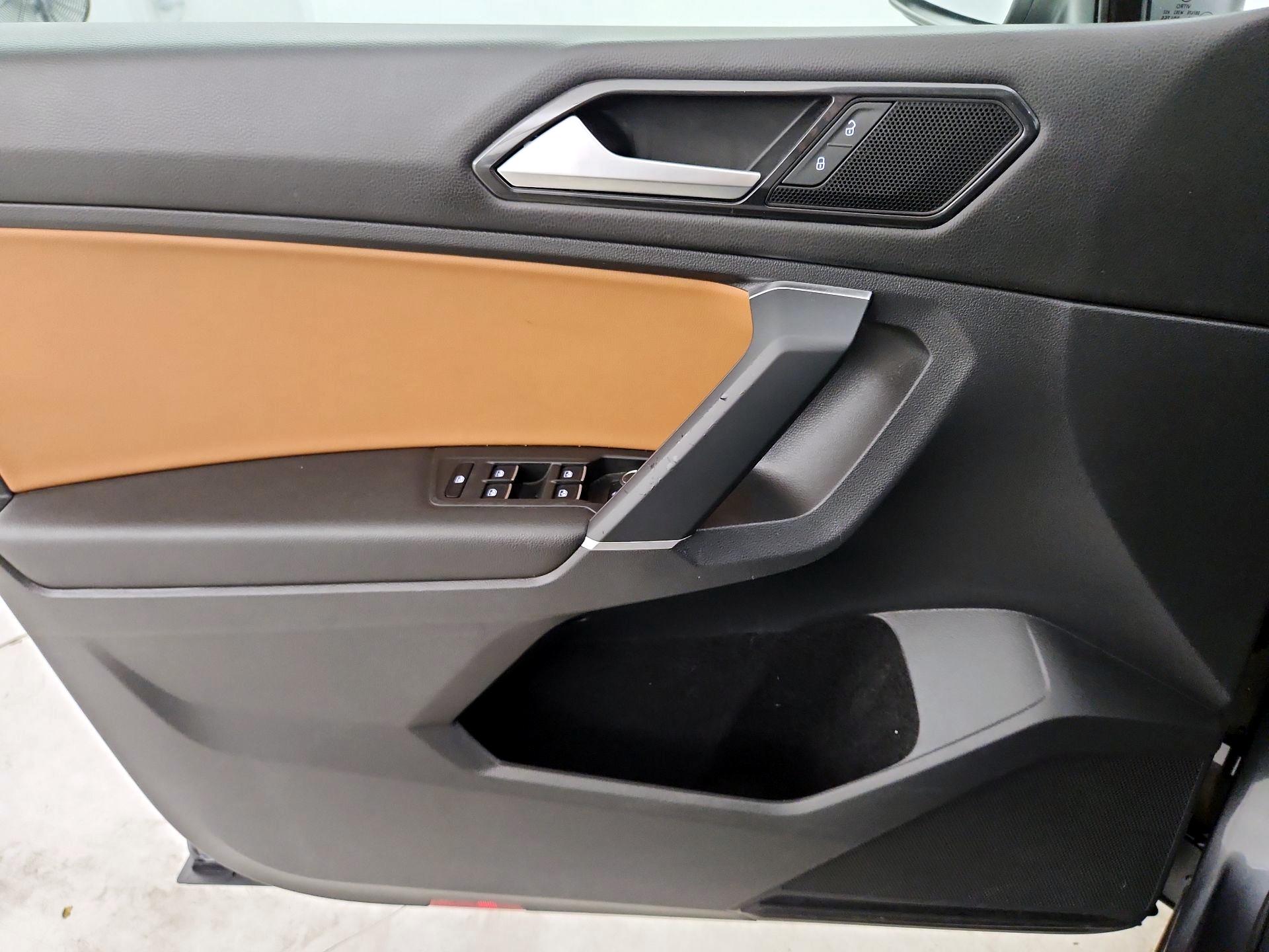 Thumbnail: 2018 Volkswagen Tiguan - 12