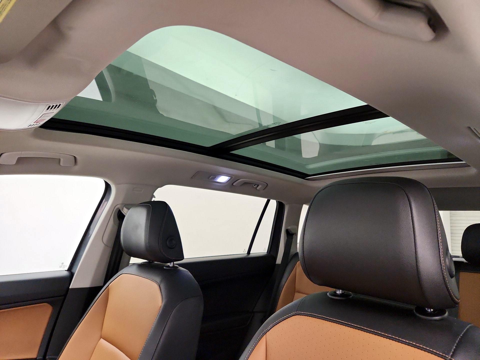Thumbnail: 2018 Volkswagen Tiguan - 19