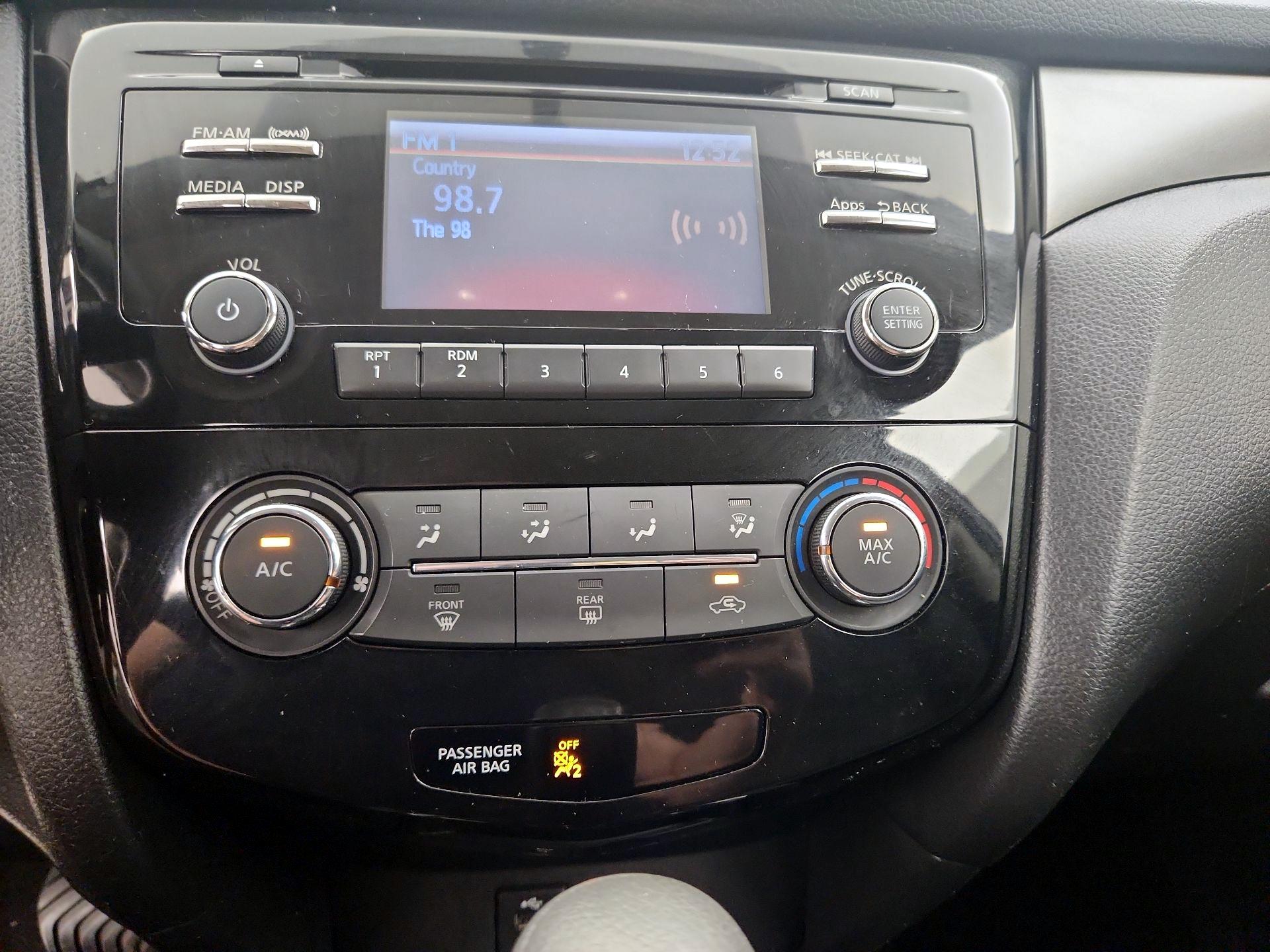 Thumbnail: 2015 Nissan Rogue - 16