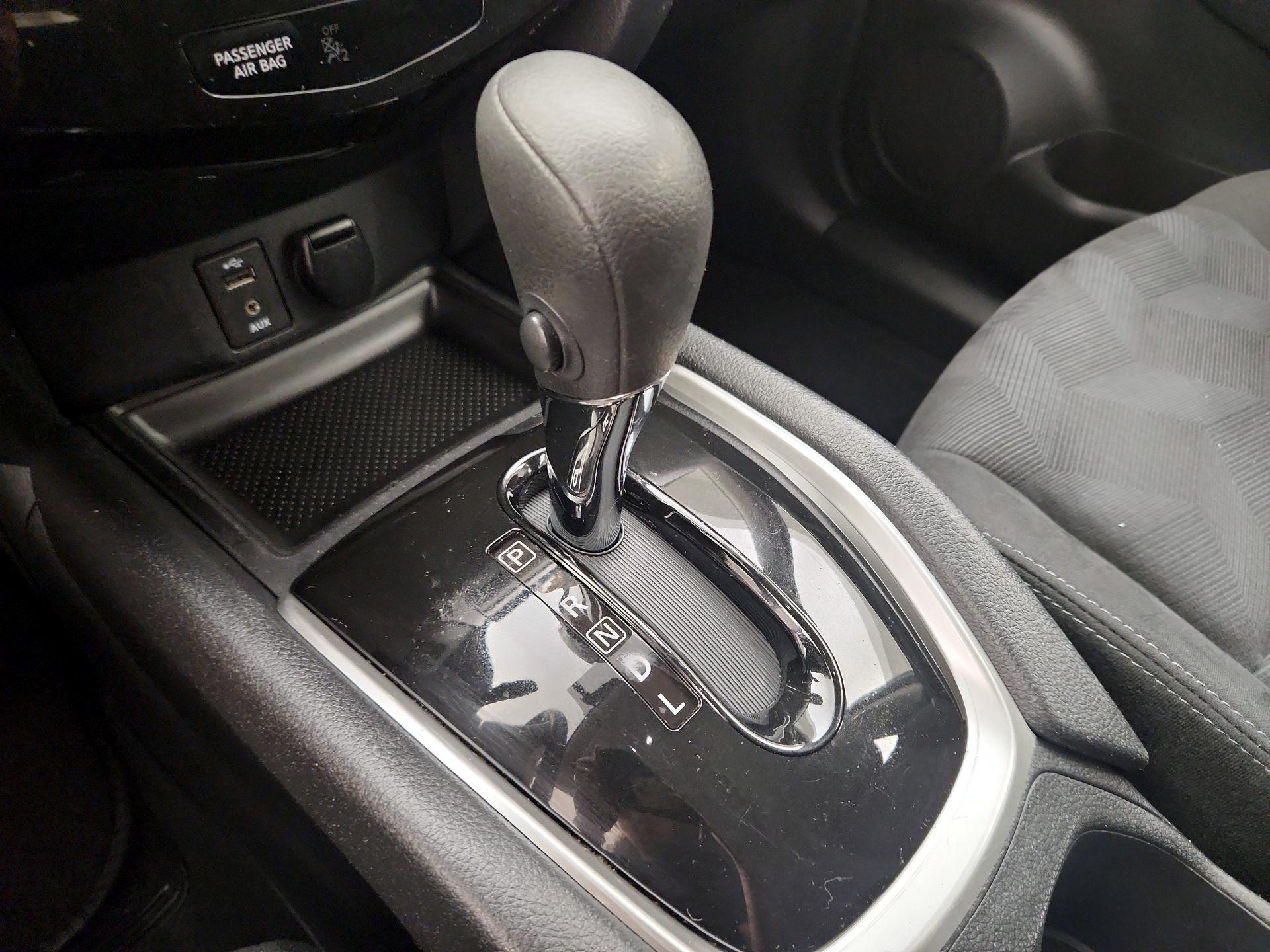 Thumbnail: 2015 Nissan Rogue - 17
