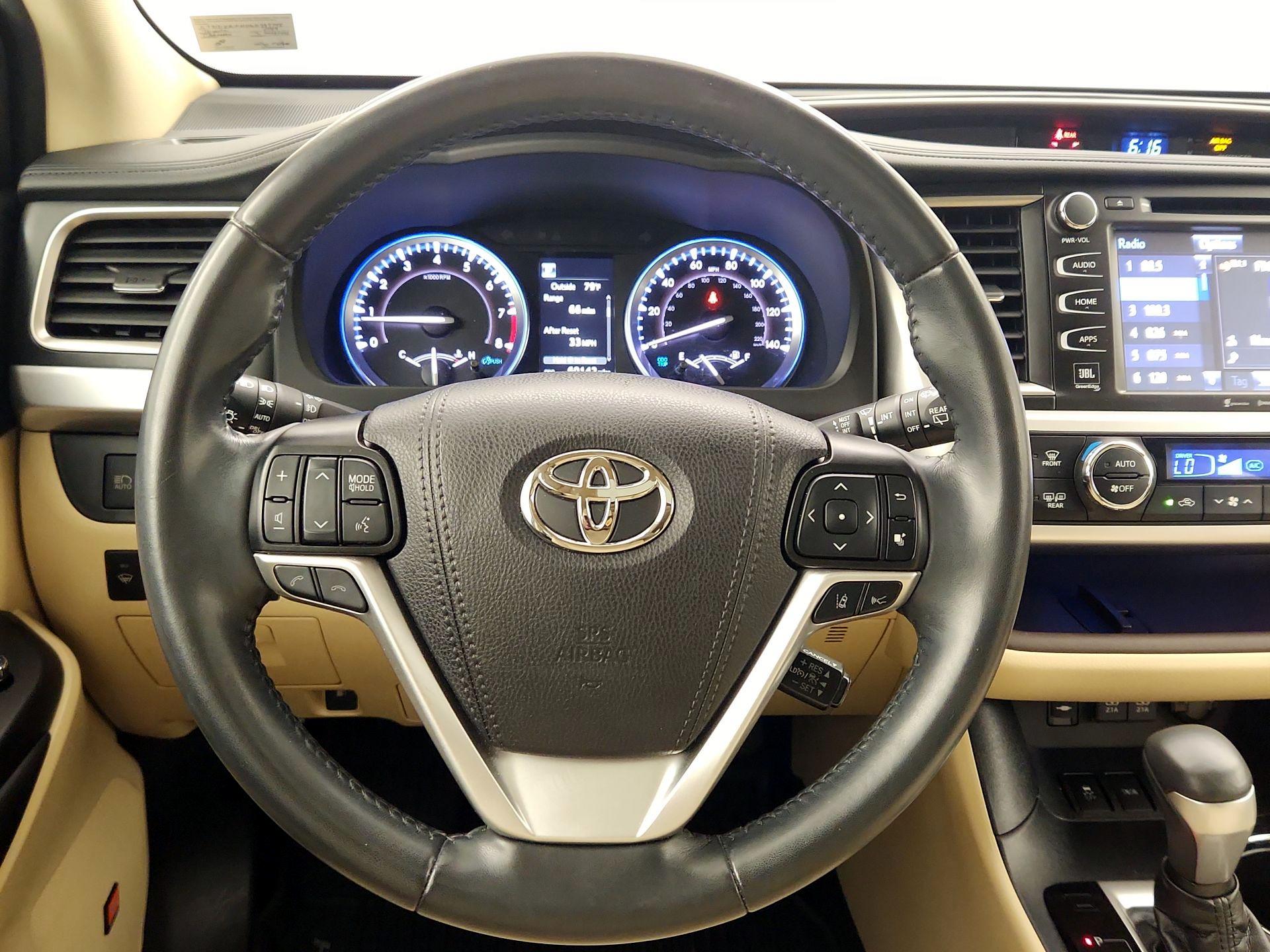 Thumbnail: 2019 Toyota Highlander - 10