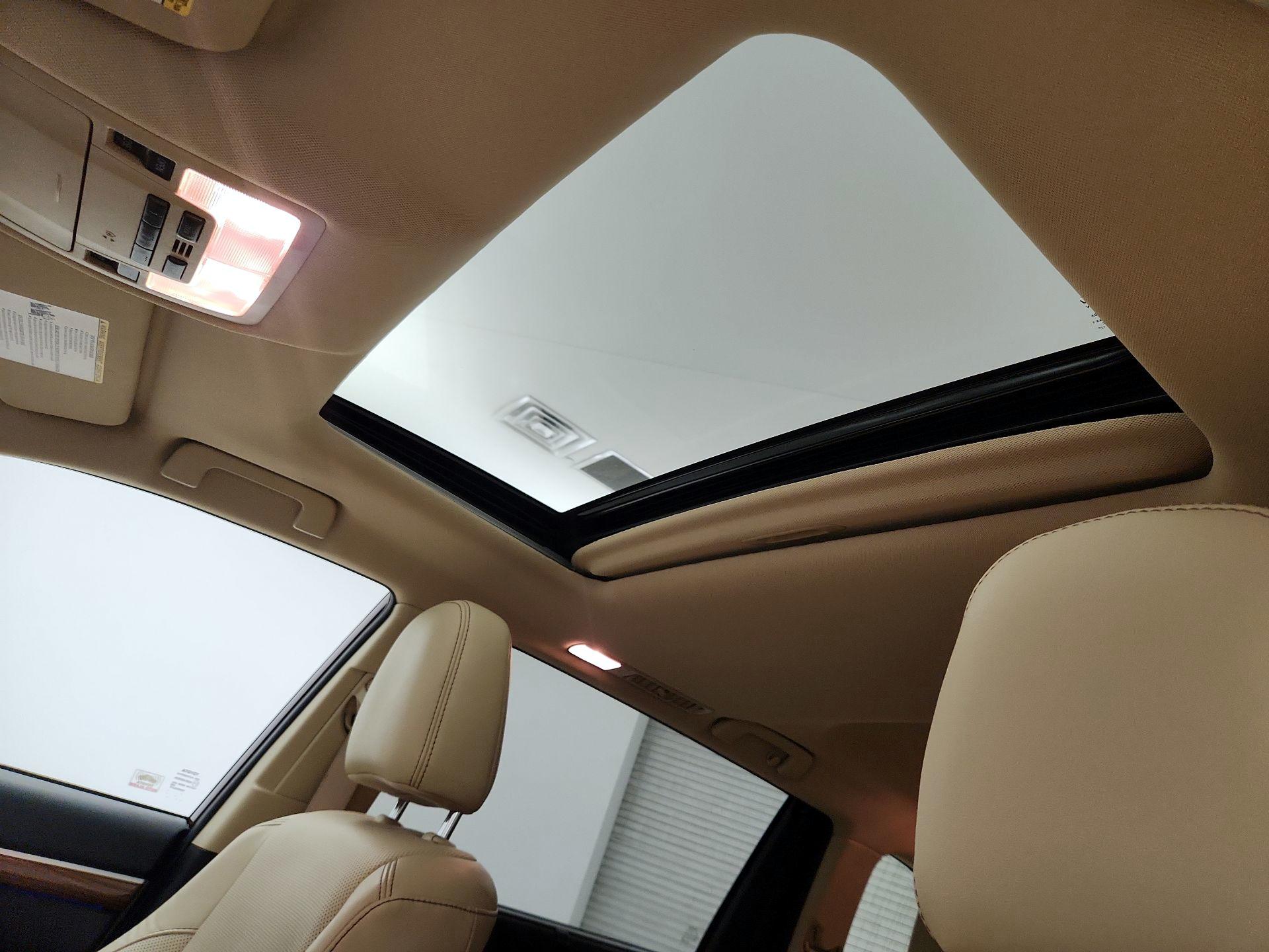Thumbnail: 2019 Toyota Highlander - 19
