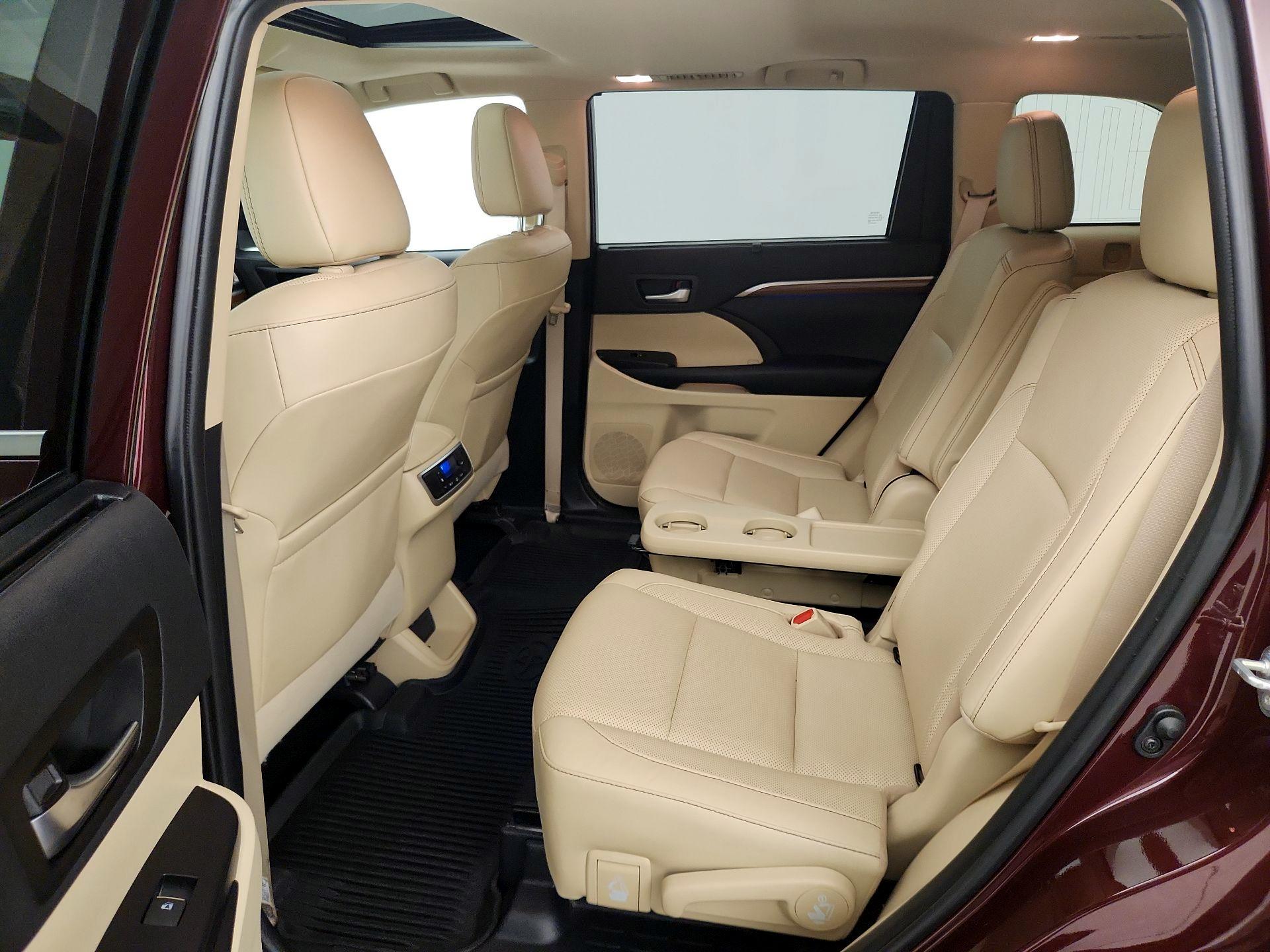 Thumbnail: 2019 Toyota Highlander - 20
