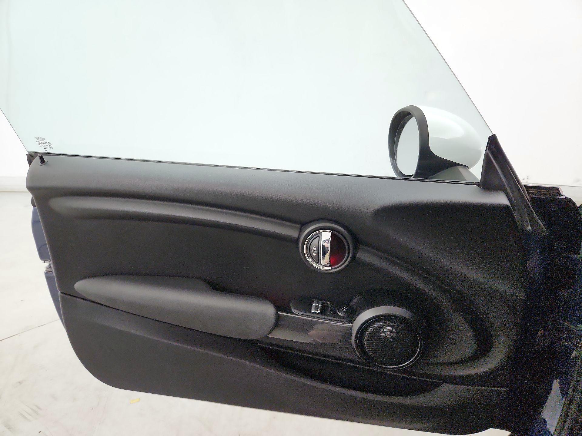 Thumbnail: 2015 MINI Cooper Hardtop - 12