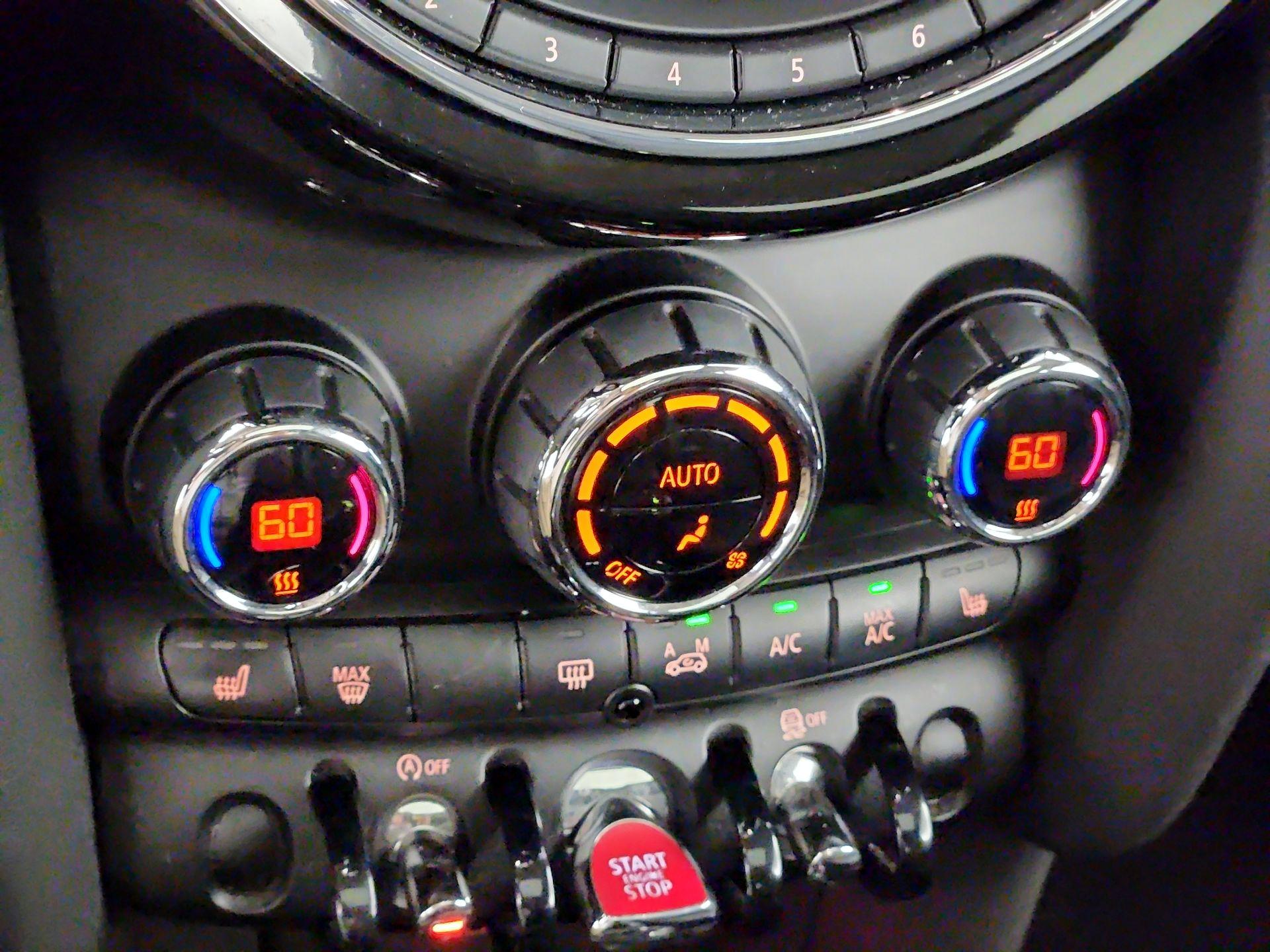 Thumbnail: 2015 MINI Cooper Hardtop - 15