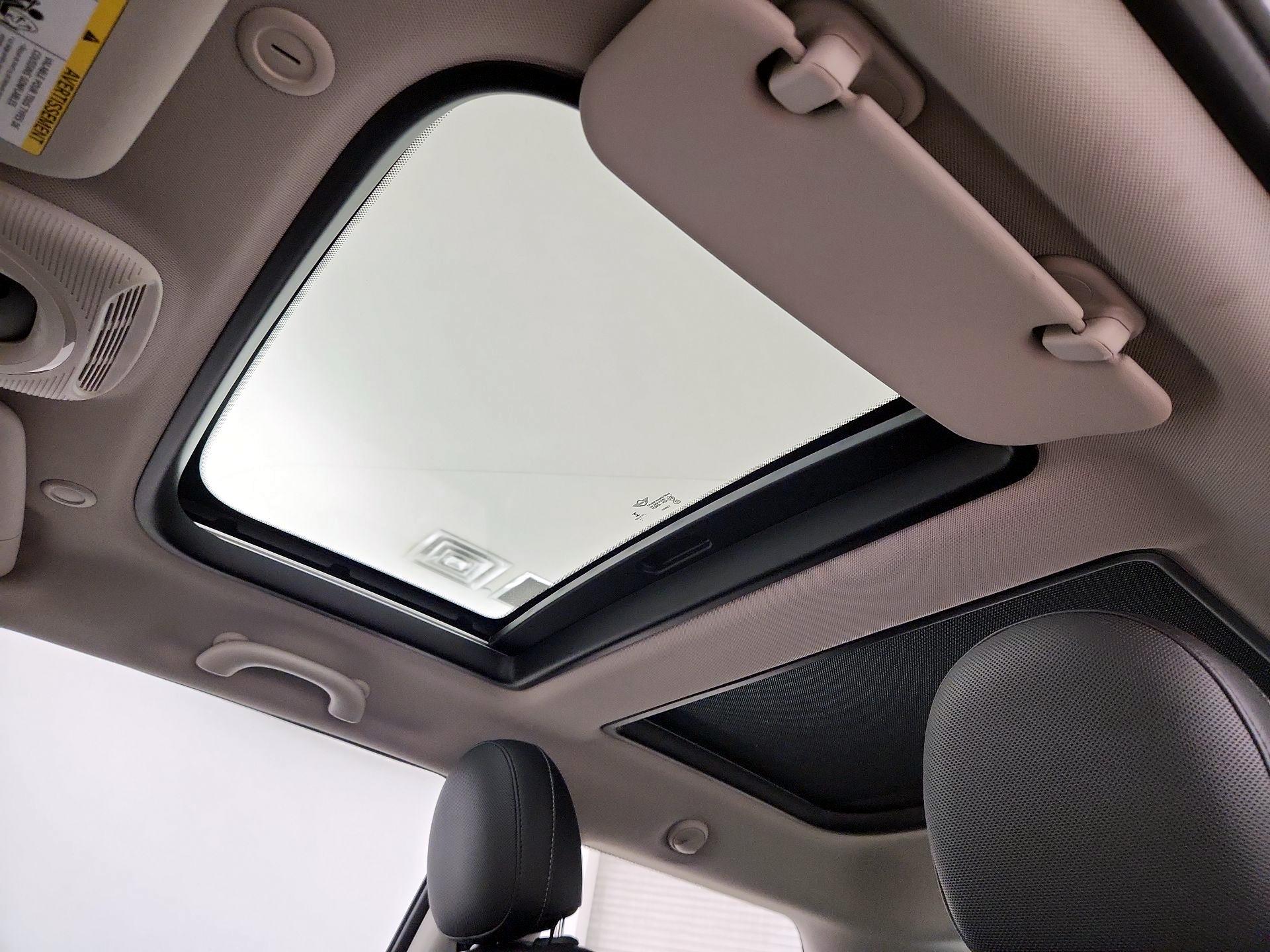 Thumbnail: 2015 MINI Cooper Hardtop - 18
