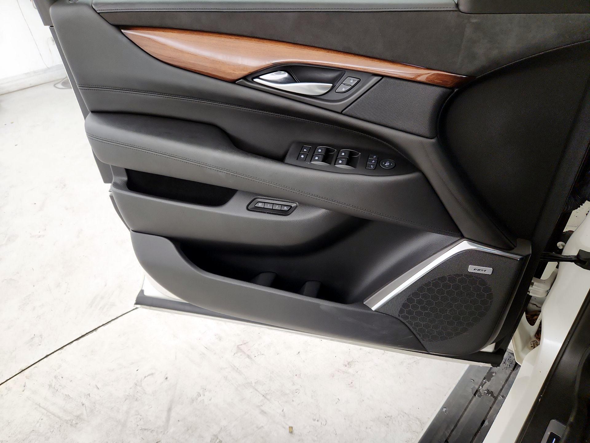 Thumbnail: 2015 Cadillac Escalade - 12