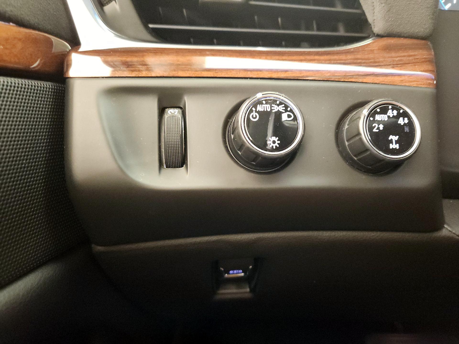 Thumbnail: 2015 Cadillac Escalade - 13