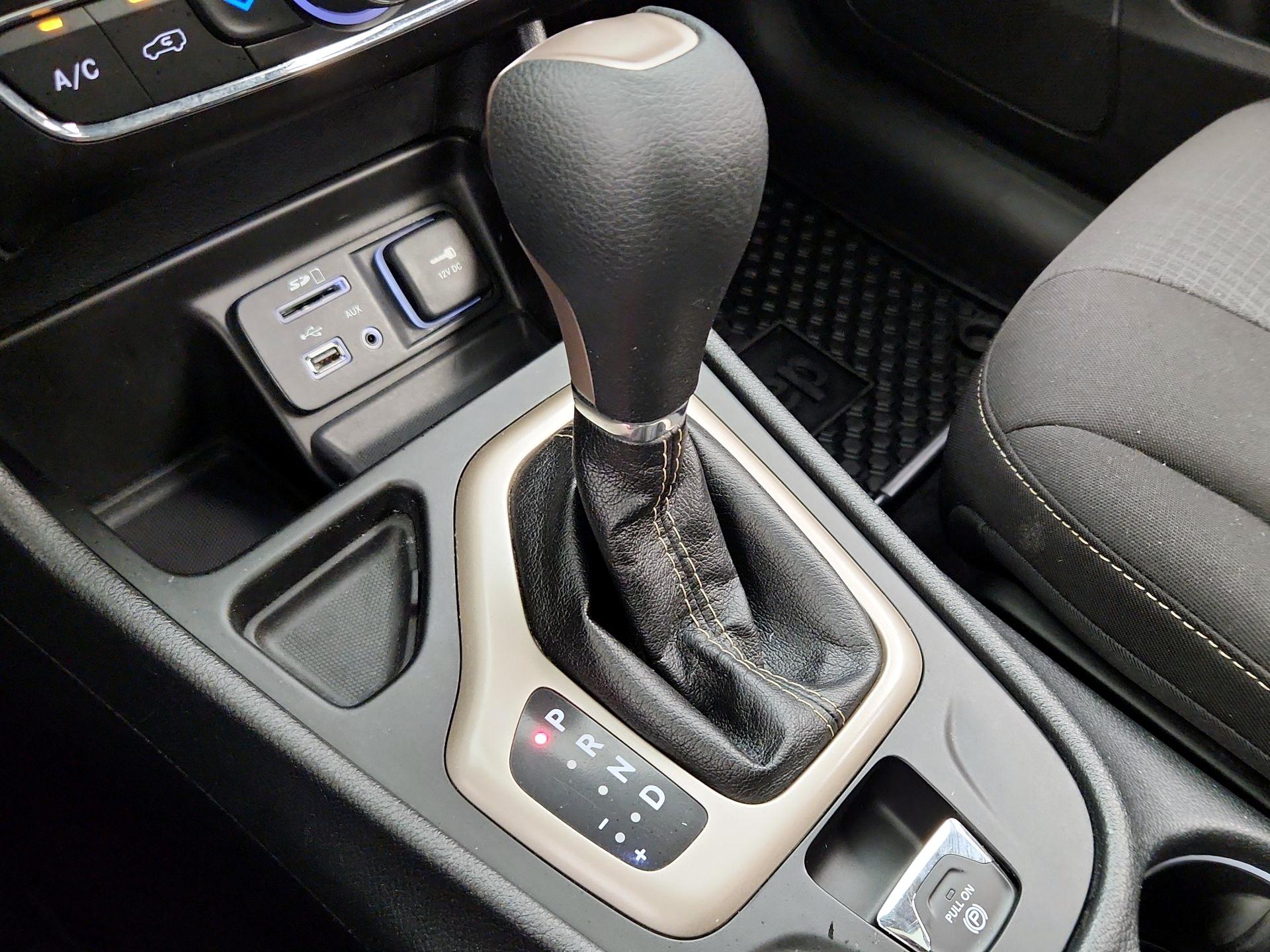 Thumbnail: 2017 Jeep Cherokee - 17