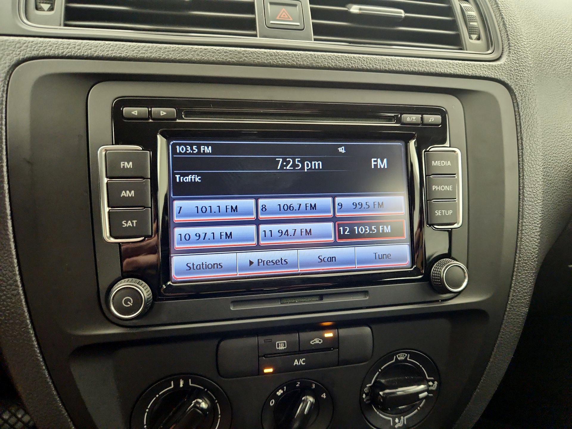 Thumbnail: 2015 Volkswagen Jetta - 15
