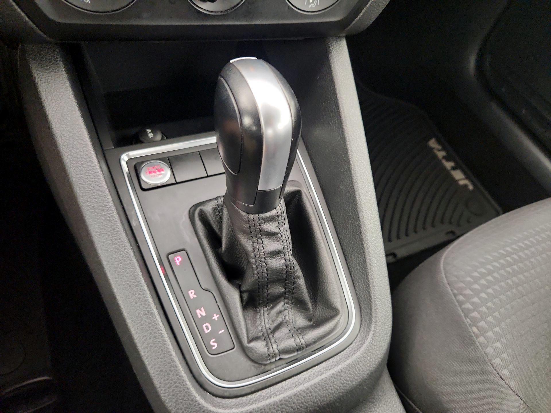 Thumbnail: 2015 Volkswagen Jetta - 17