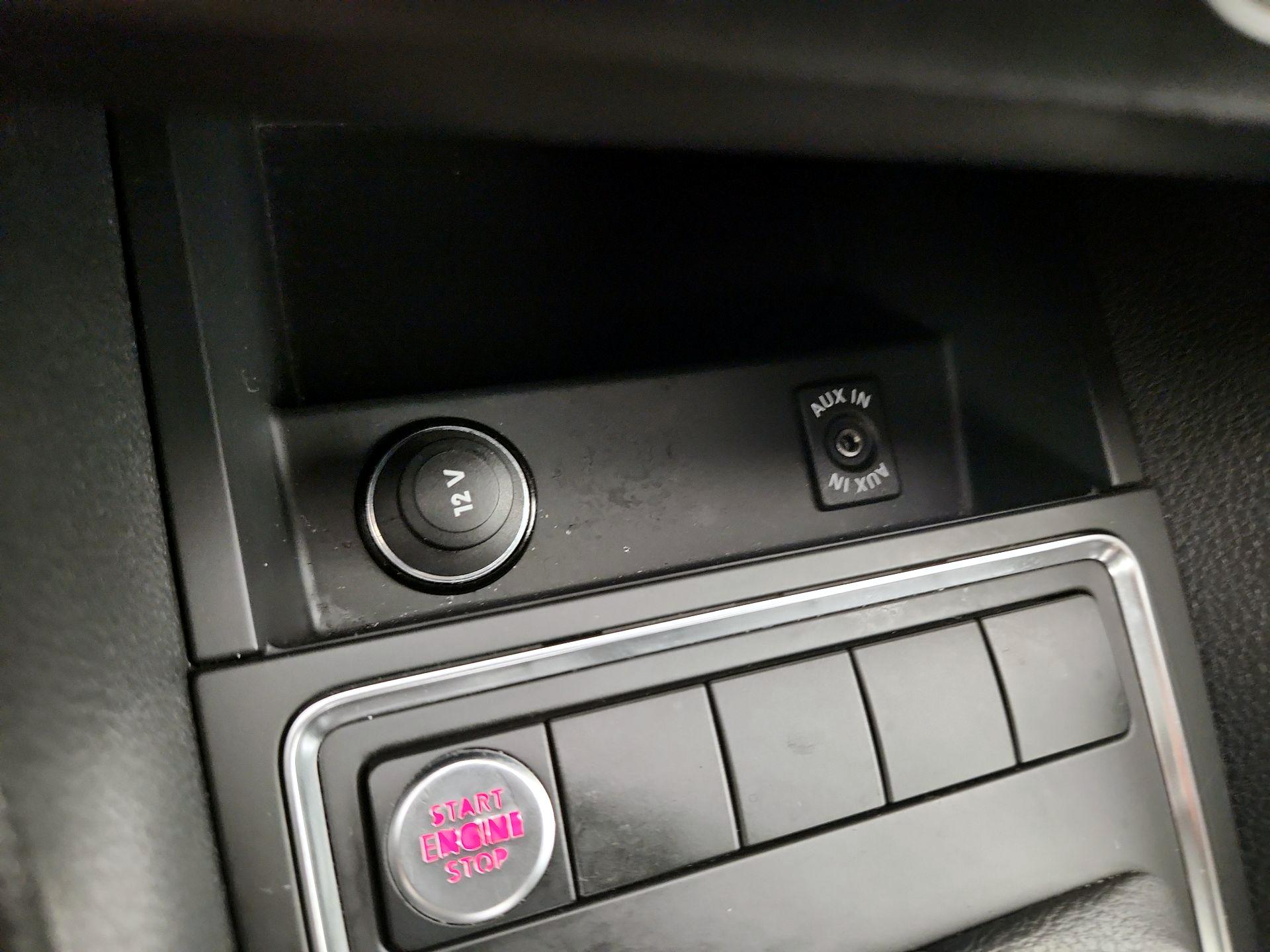 Thumbnail: 2015 Volkswagen Jetta - 18
