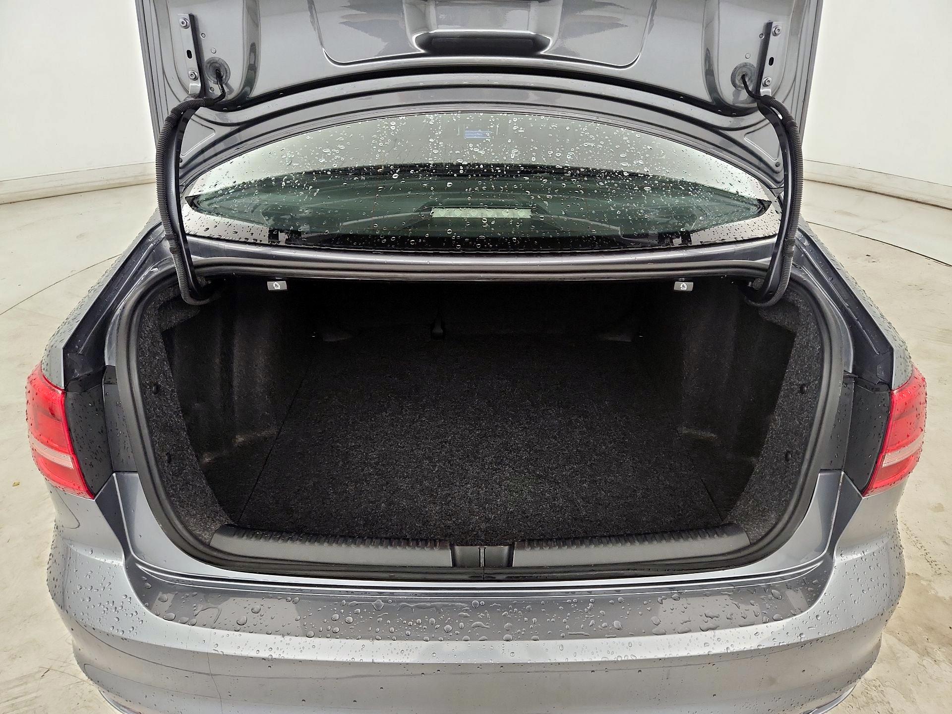 Thumbnail: 2015 Volkswagen Jetta - 20