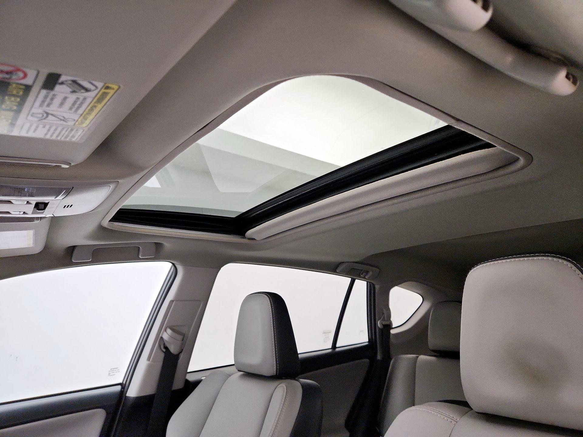 Thumbnail: 2017 Toyota RAV4 - 20