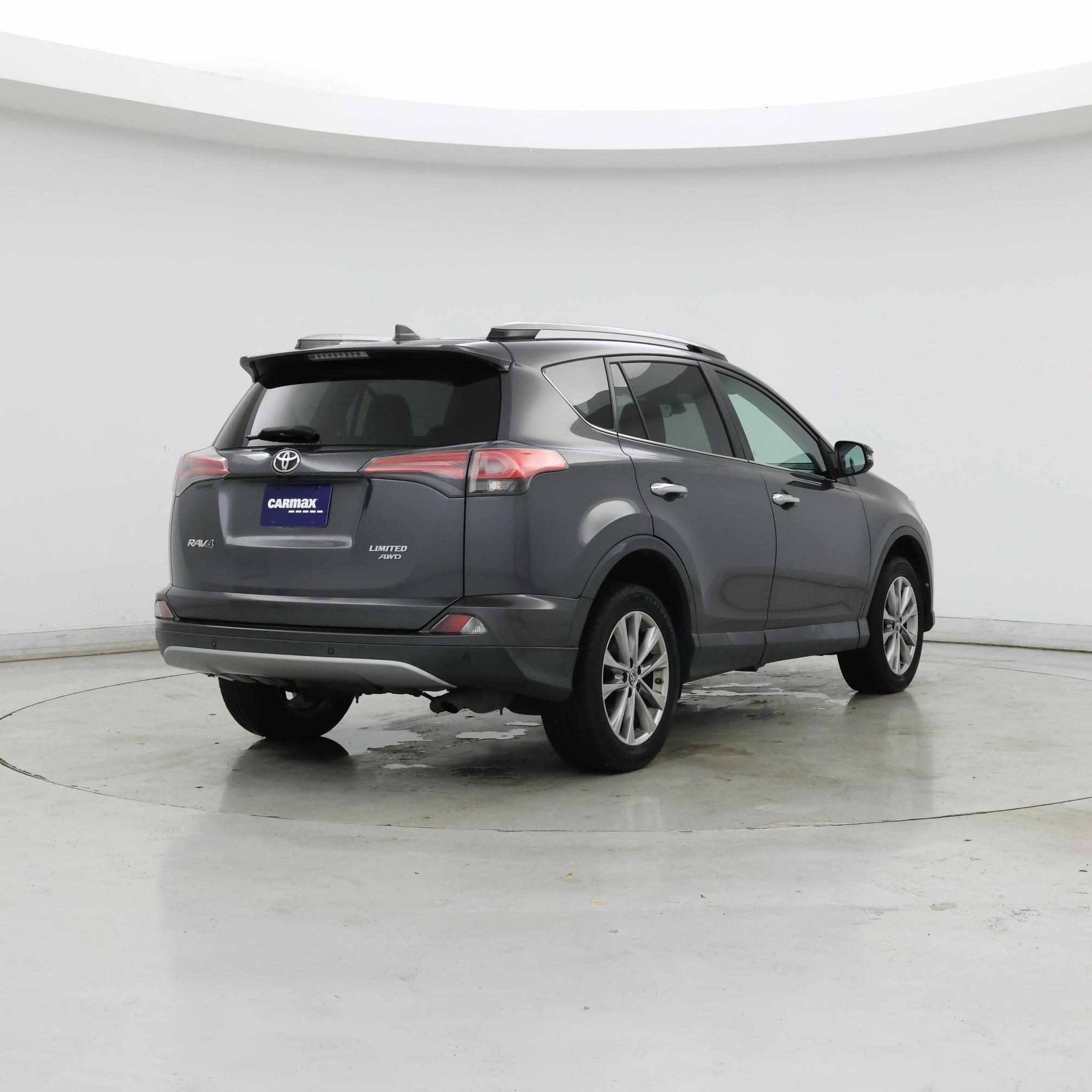 Thumbnail: 2017 Toyota RAV4 - 8