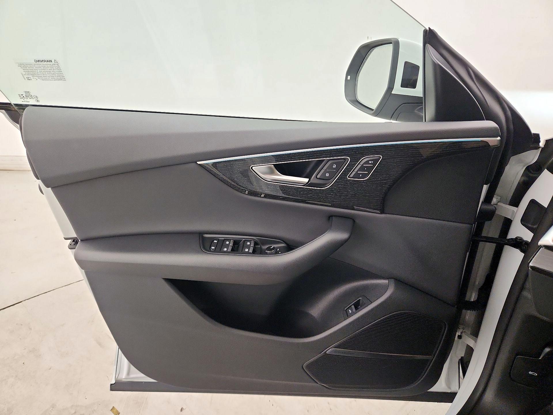 Thumbnail: 2019 Audi Q8 - 12