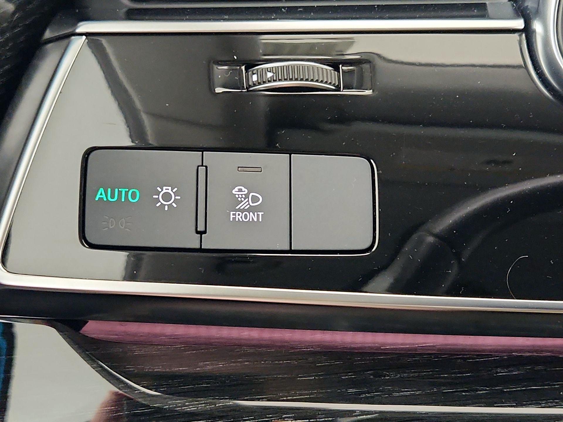Thumbnail: 2019 Audi Q8 - 13