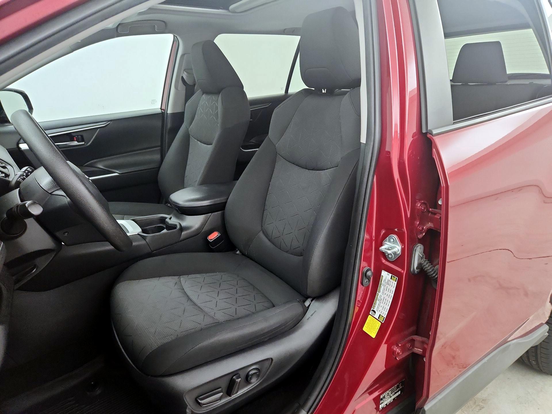 Thumbnail: 2021 Toyota RAV4 - 11