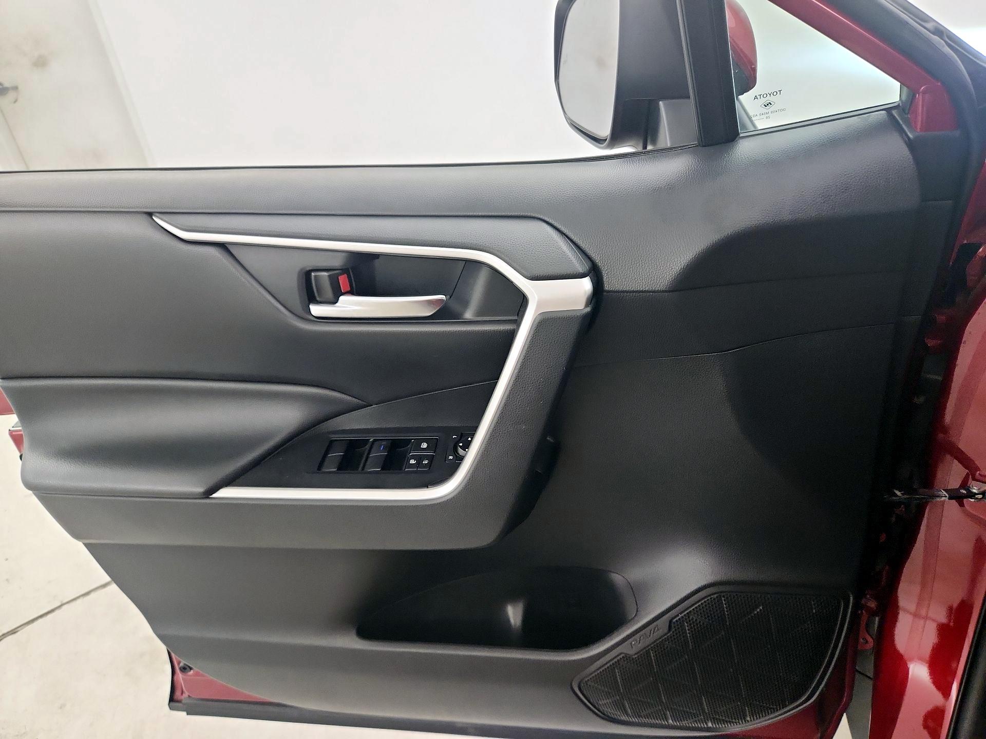 Thumbnail: 2021 Toyota RAV4 - 12