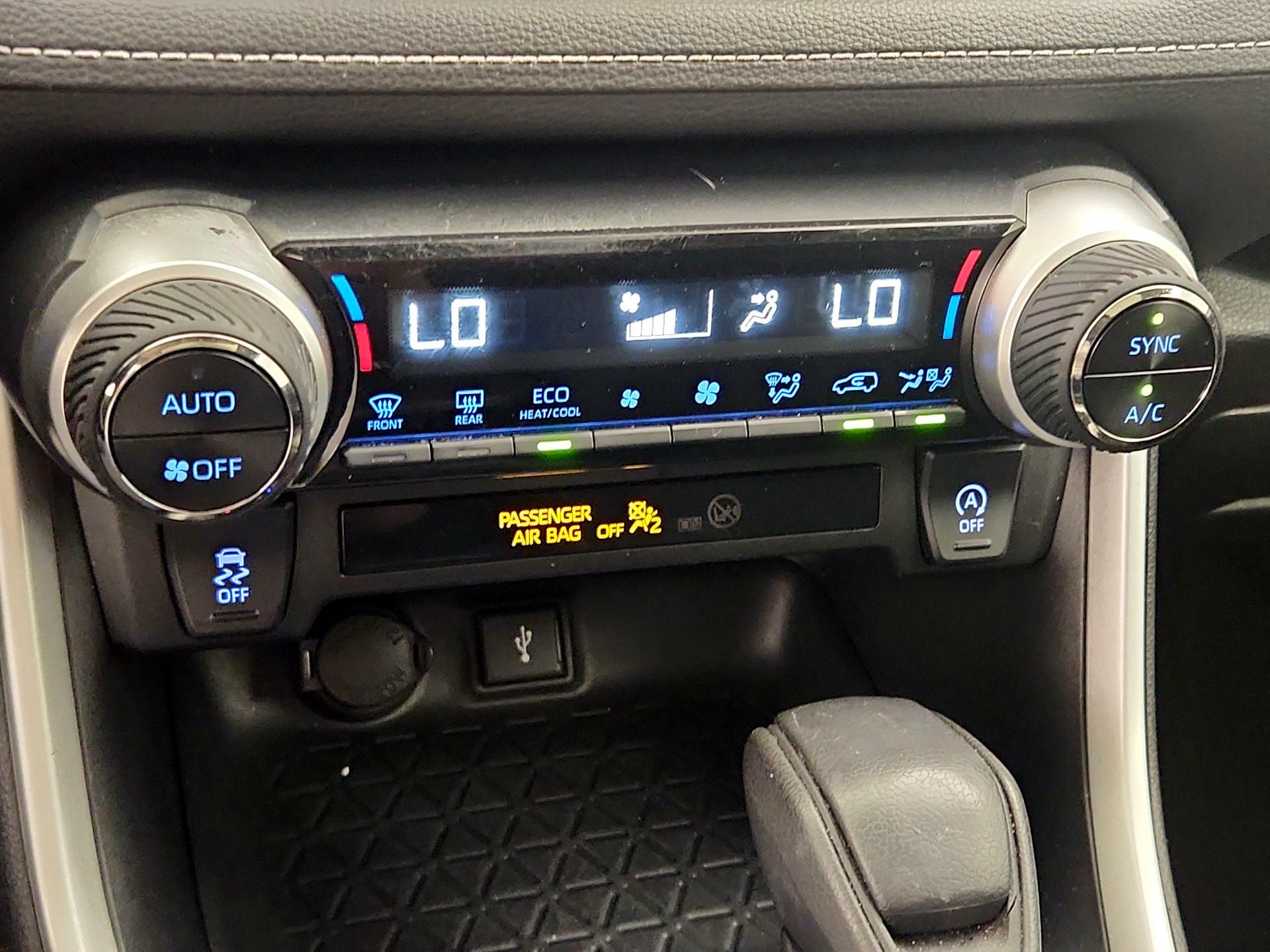 Thumbnail: 2021 Toyota RAV4 - 16
