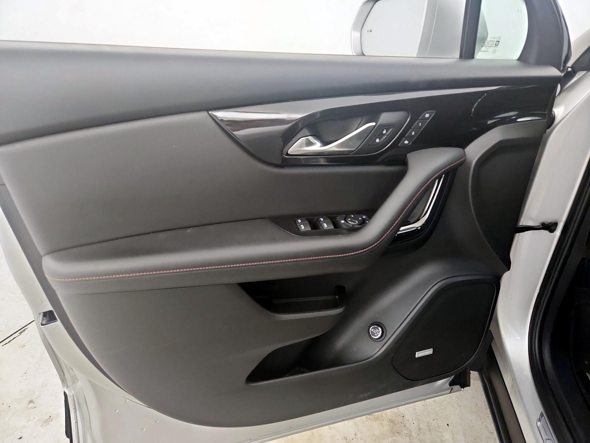 Thumbnail: 2019 Chevrolet Blazer - 12