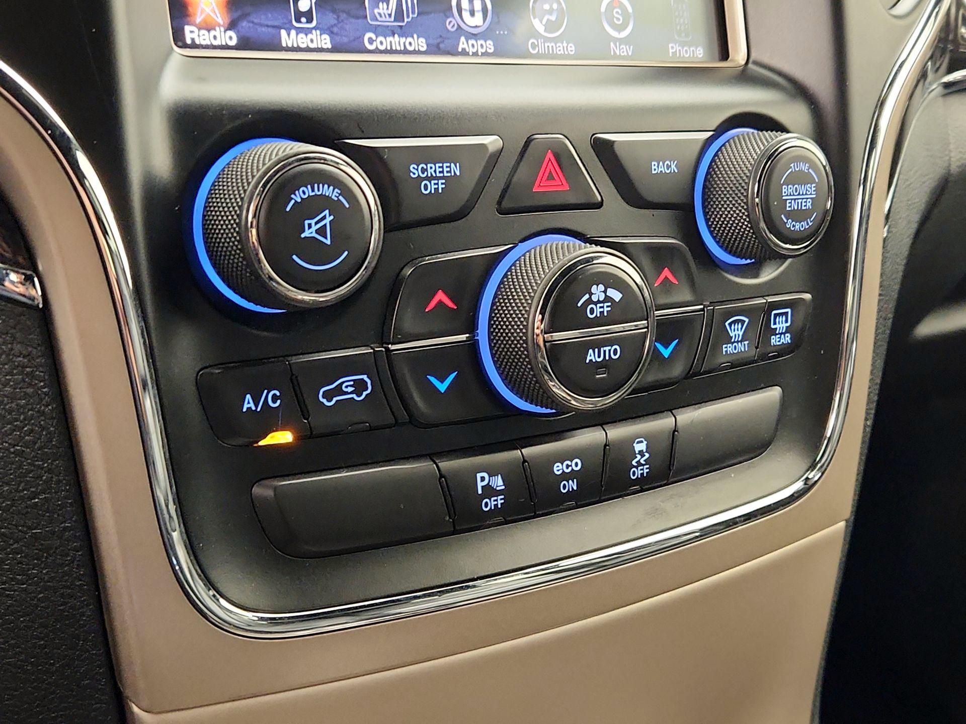 Thumbnail: 2015 Jeep Grand Cherokee - 17
