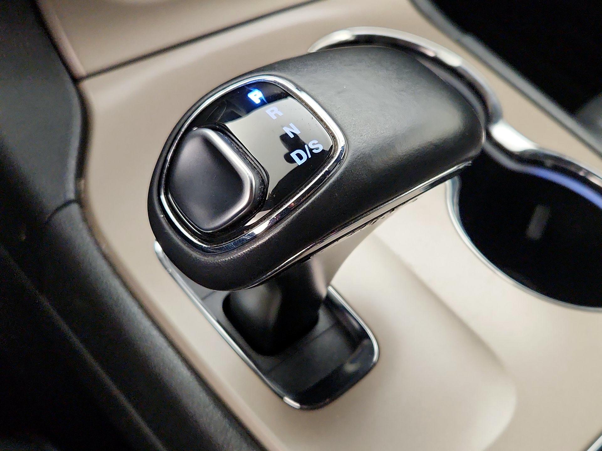 Thumbnail: 2015 Jeep Grand Cherokee - 18
