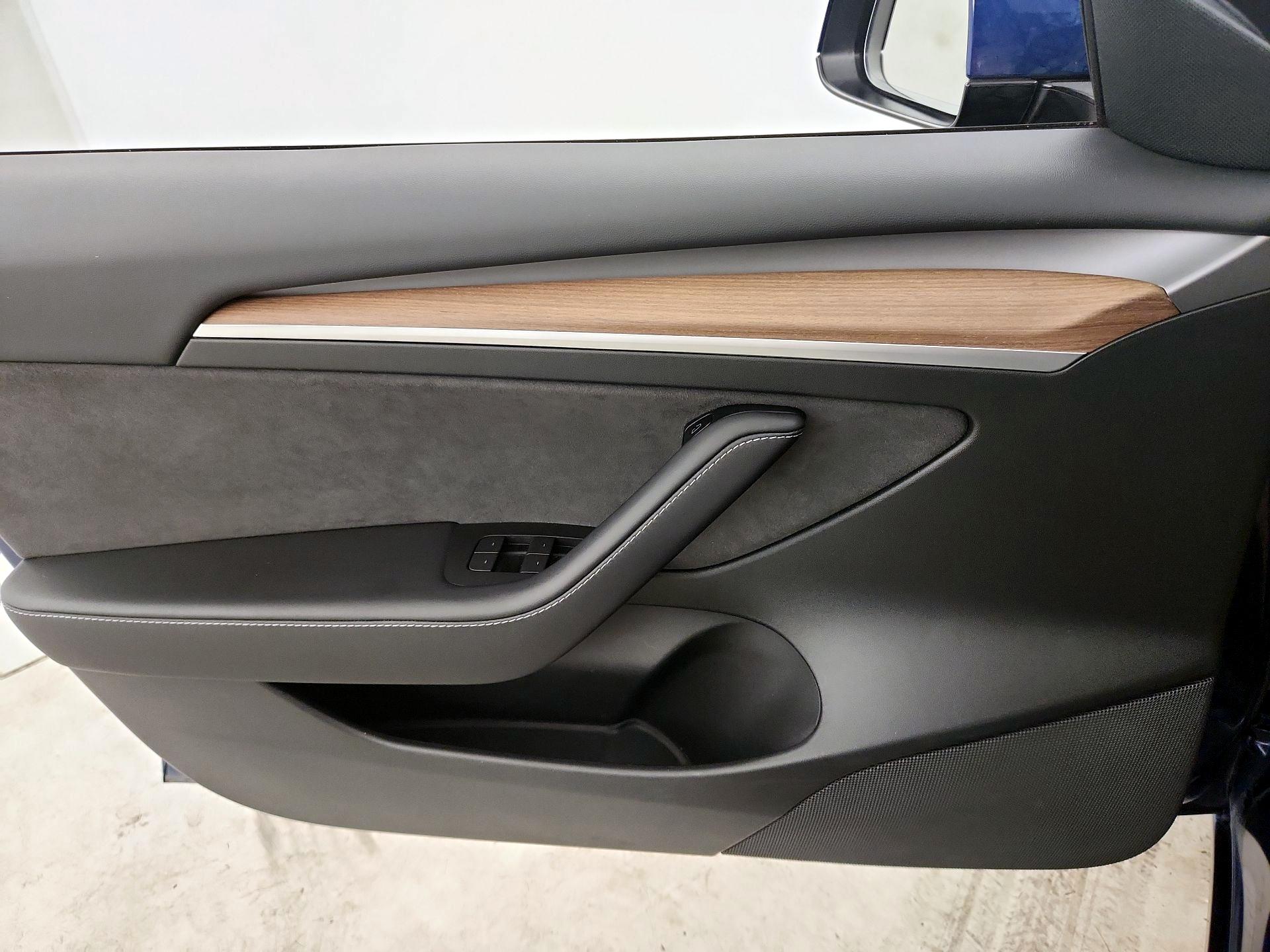 Thumbnail: 2023 Tesla Model 3 - 12