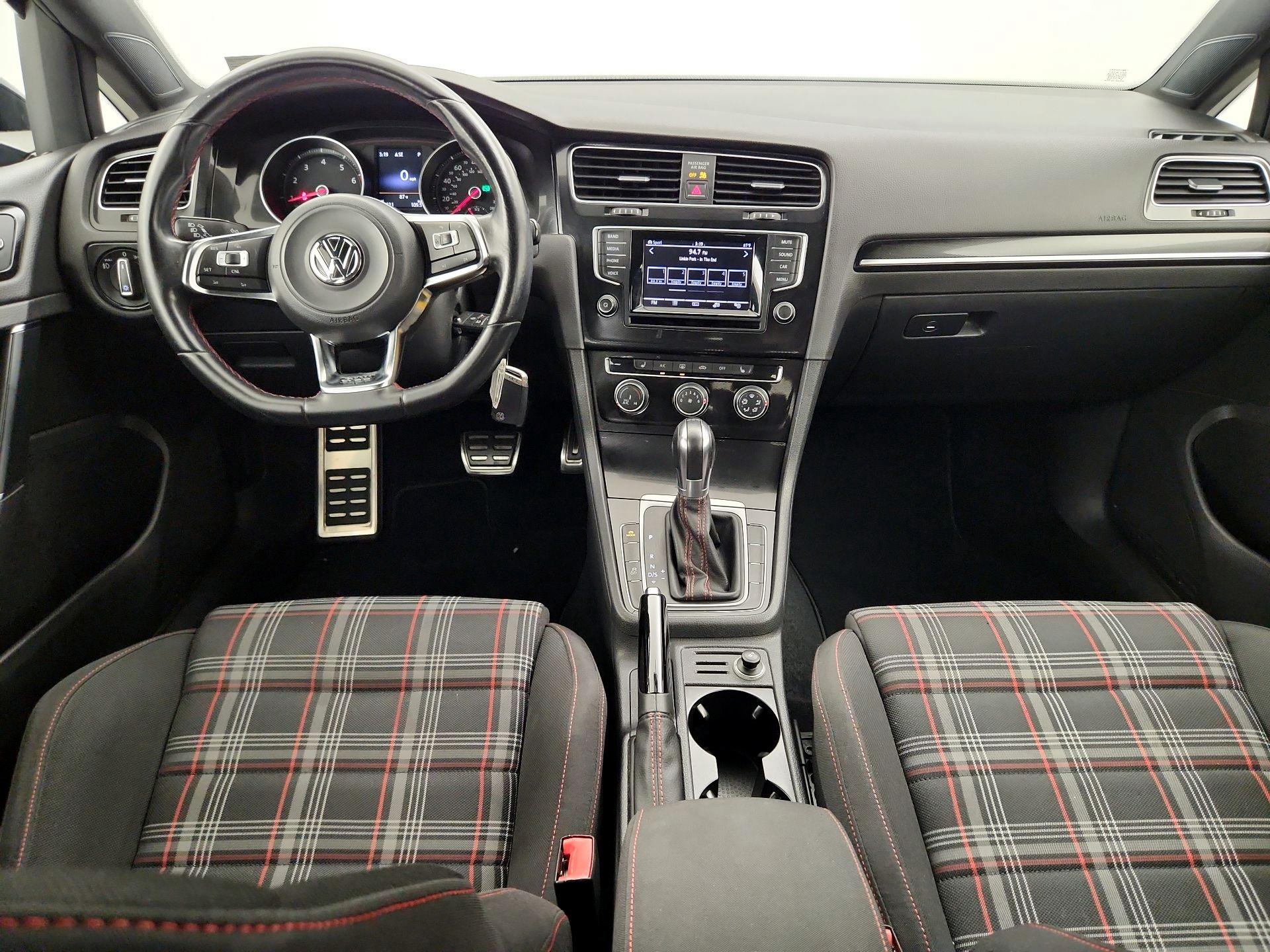 Thumbnail: 2015 Volkswagen Golf - 9