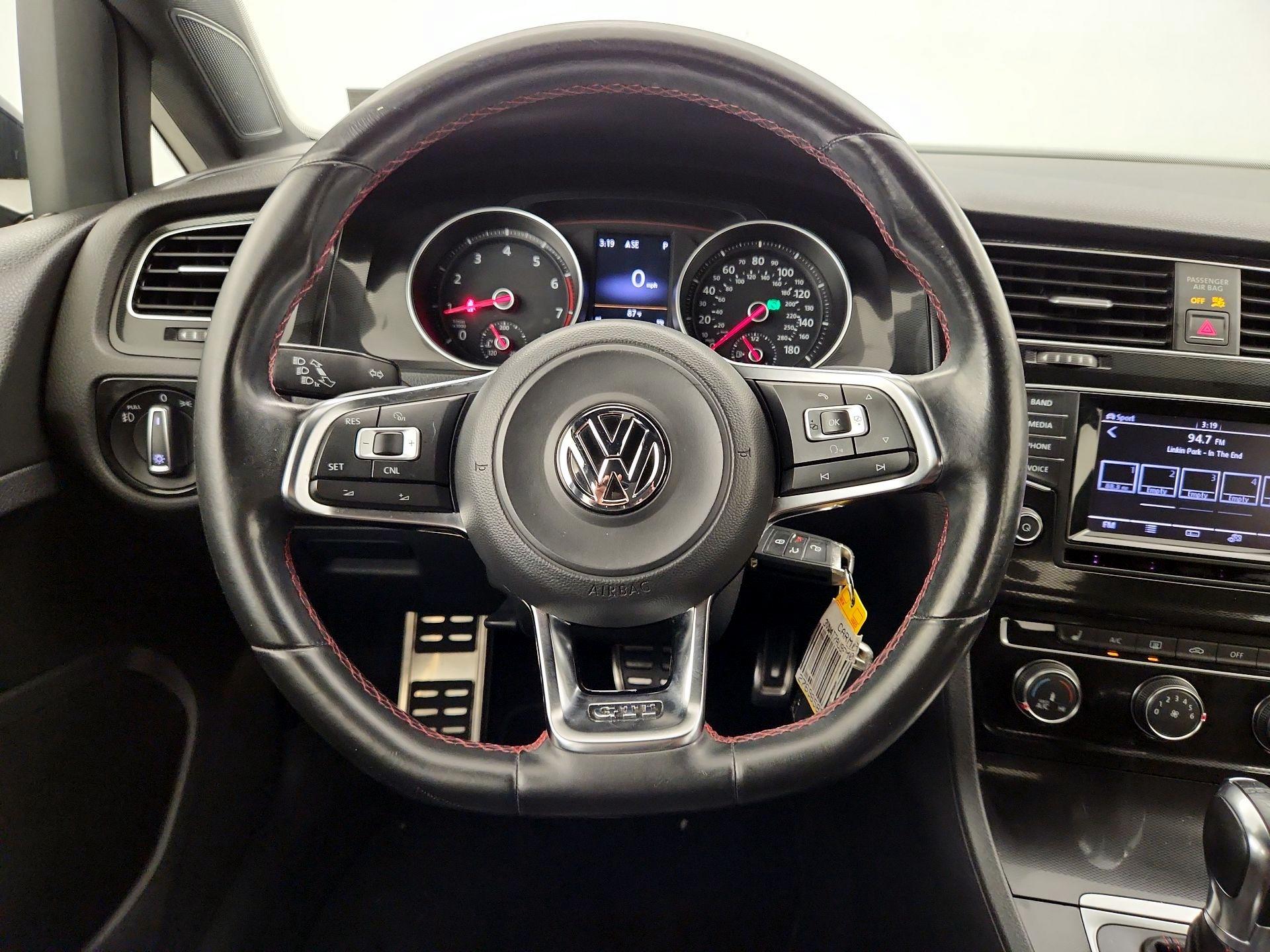 Thumbnail: 2015 Volkswagen Golf - 10