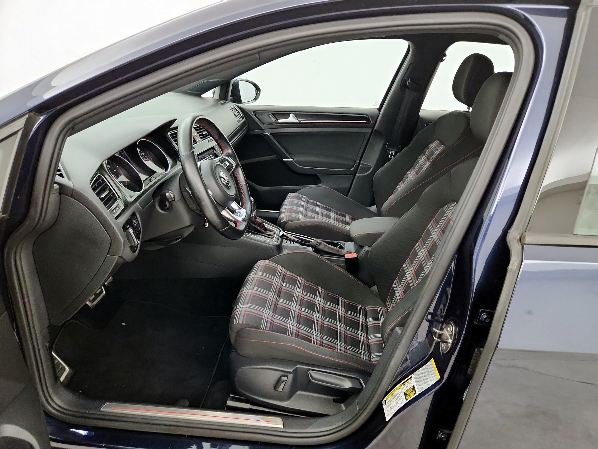 Thumbnail: 2015 Volkswagen Golf - 11