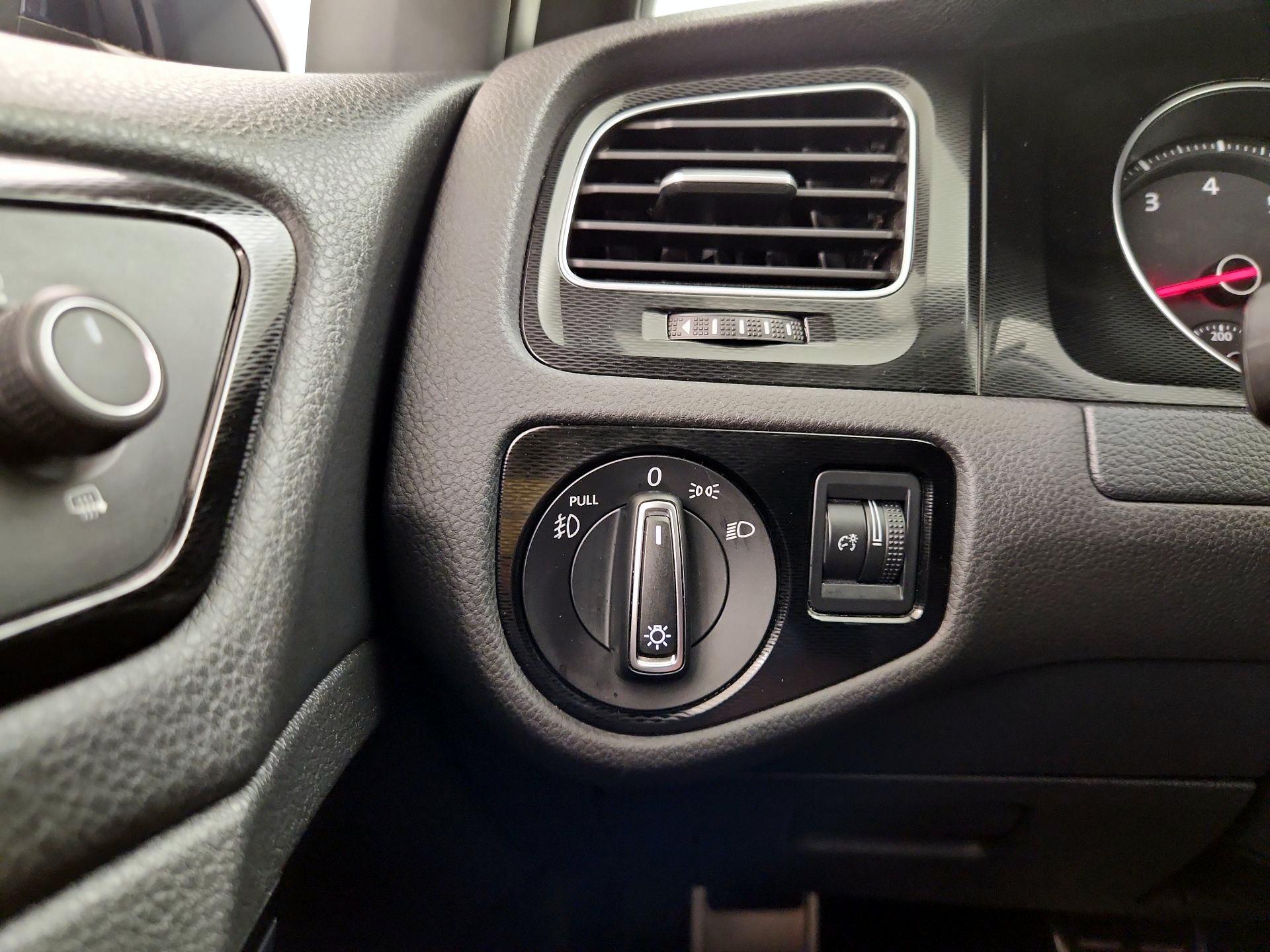 Thumbnail: 2015 Volkswagen Golf - 13