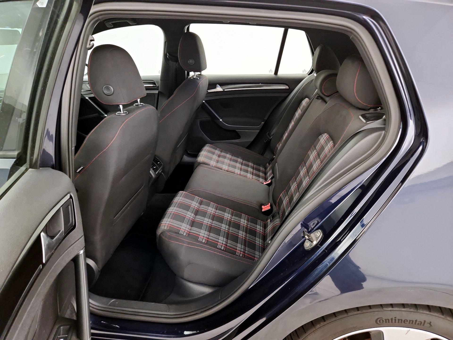 Thumbnail: 2015 Volkswagen Golf - 18