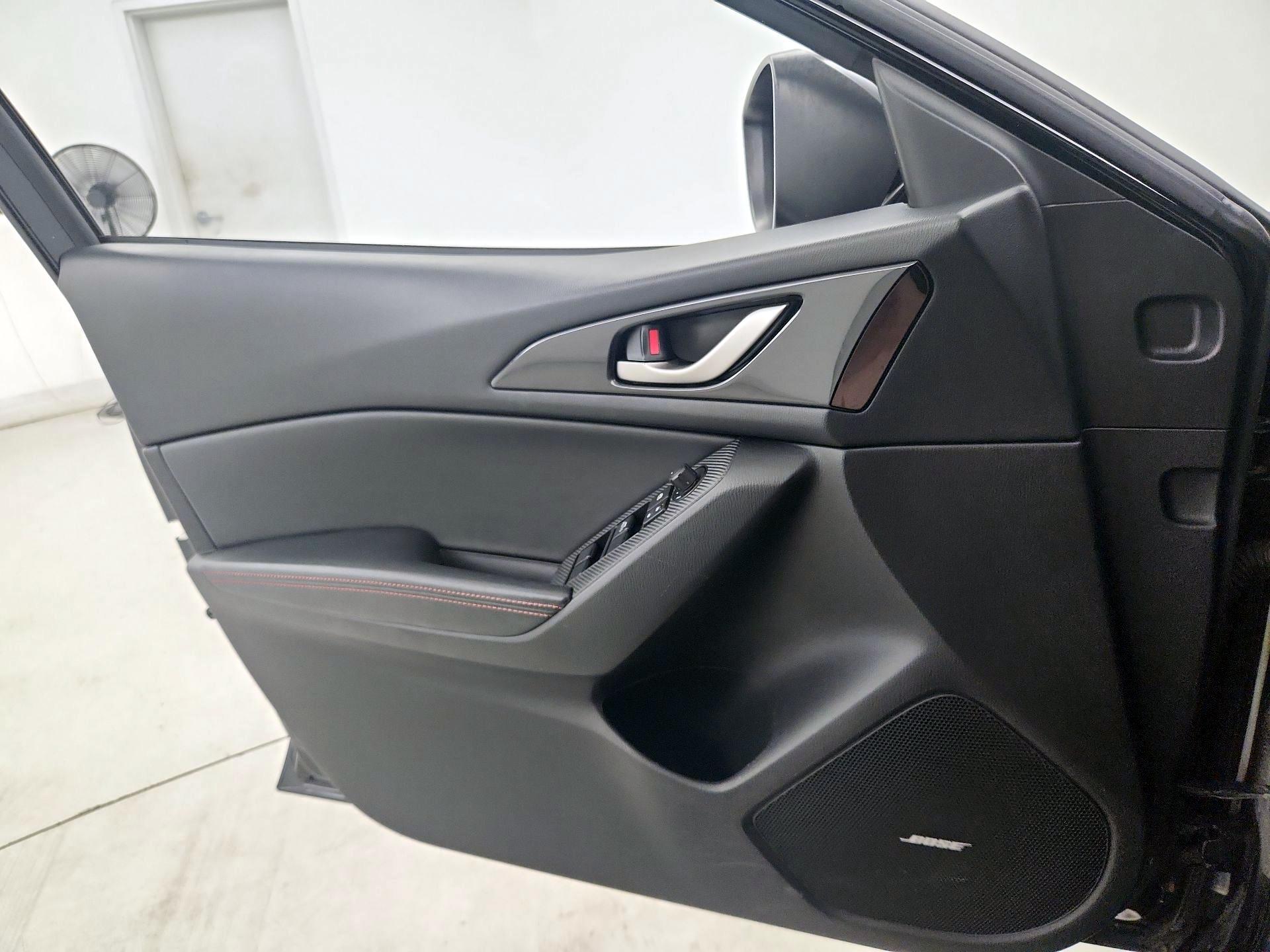Thumbnail: 2016 Mazda Mazda3 - 12