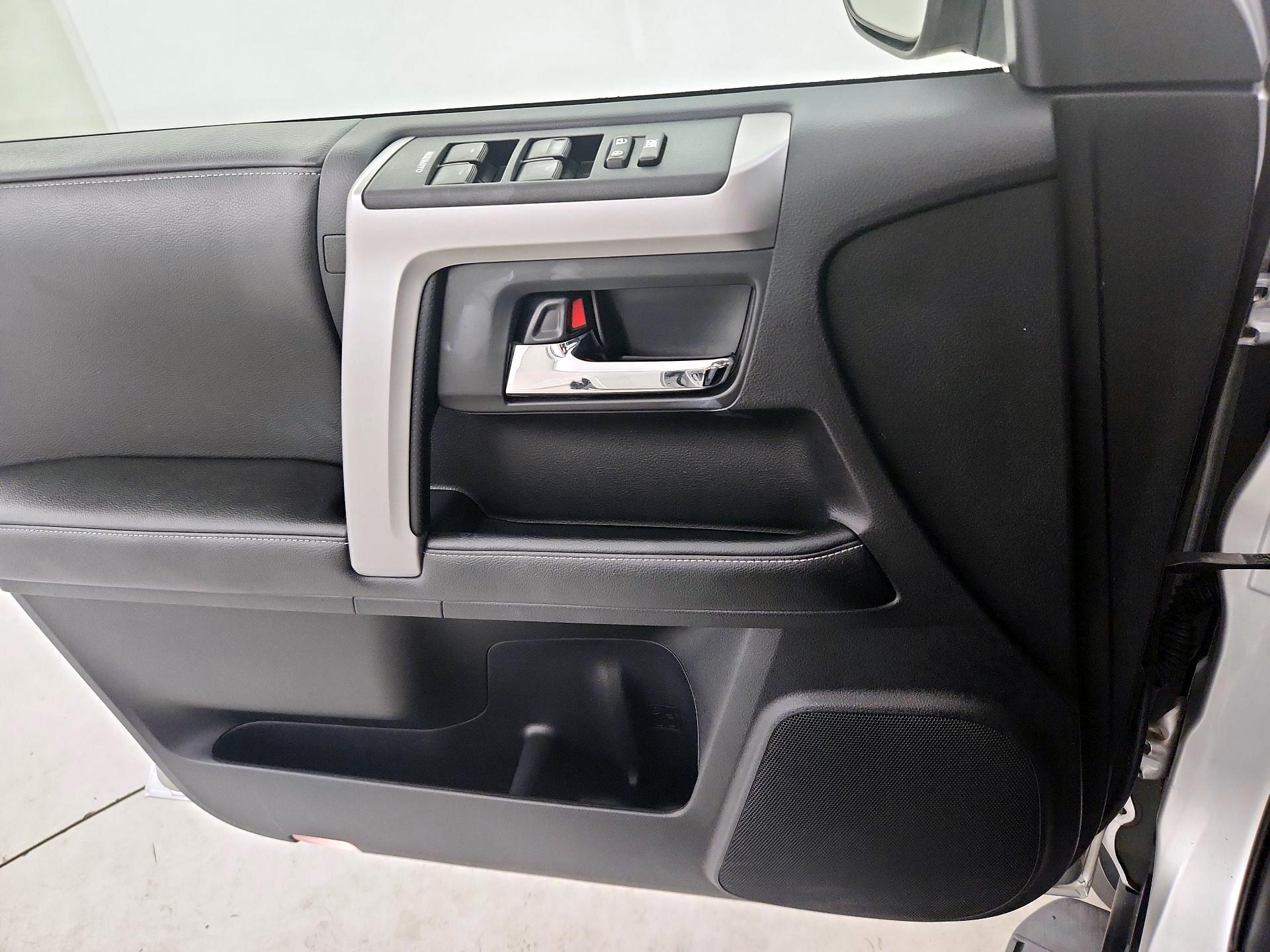 Thumbnail: 2014 Toyota 4Runner - 12
