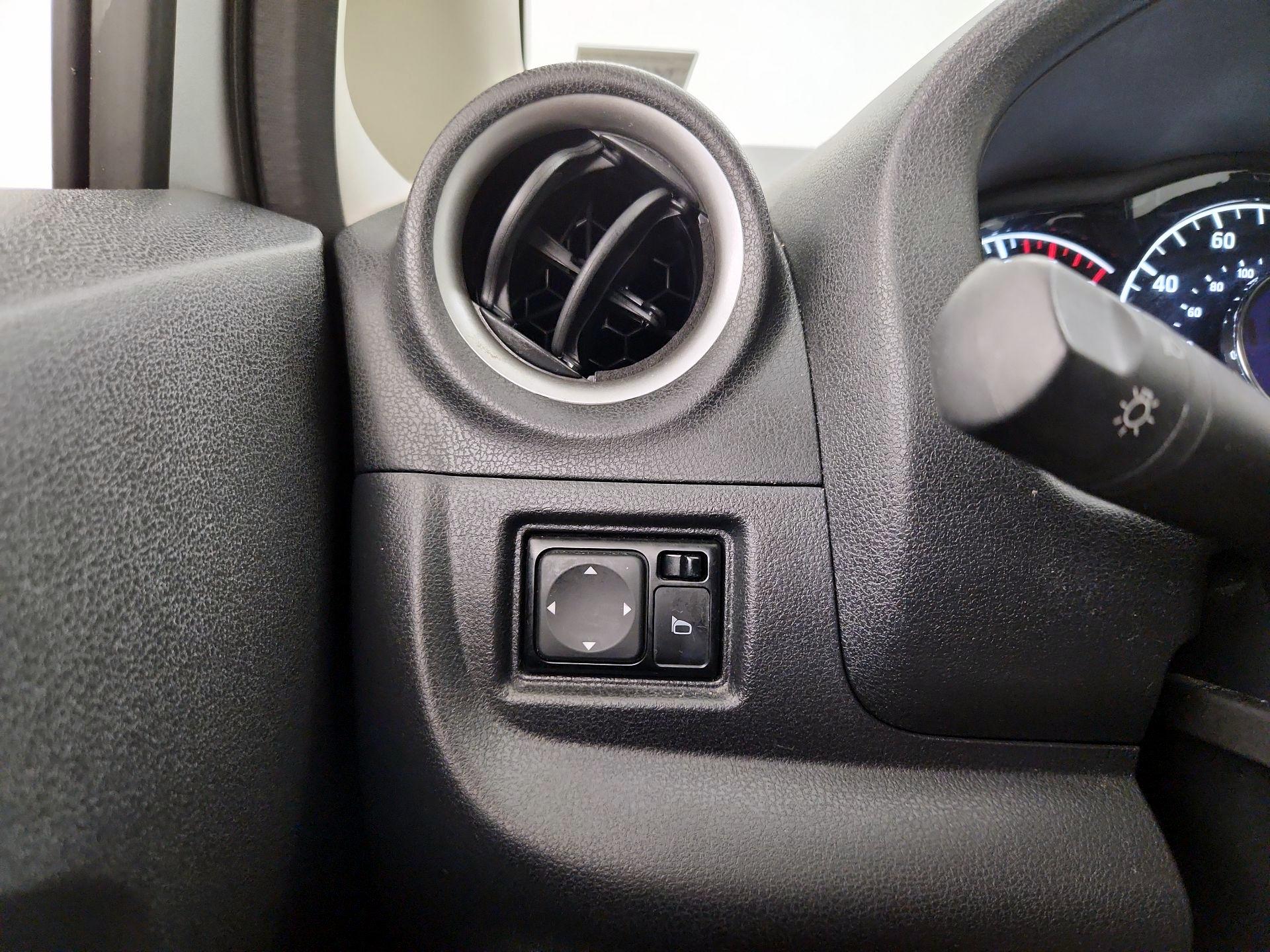 Thumbnail: 2015 Nissan Versa Note - 13