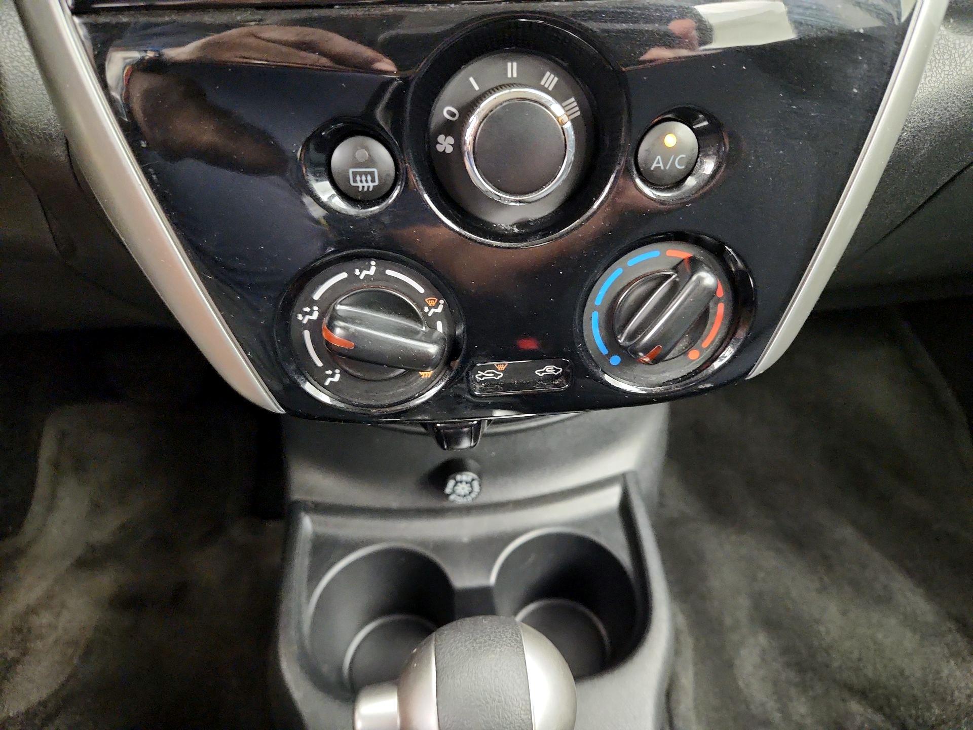 Thumbnail: 2015 Nissan Versa Note - 16