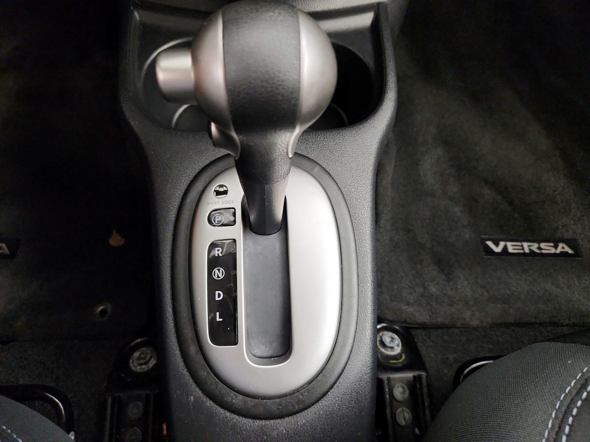 Thumbnail: 2015 Nissan Versa Note - 17