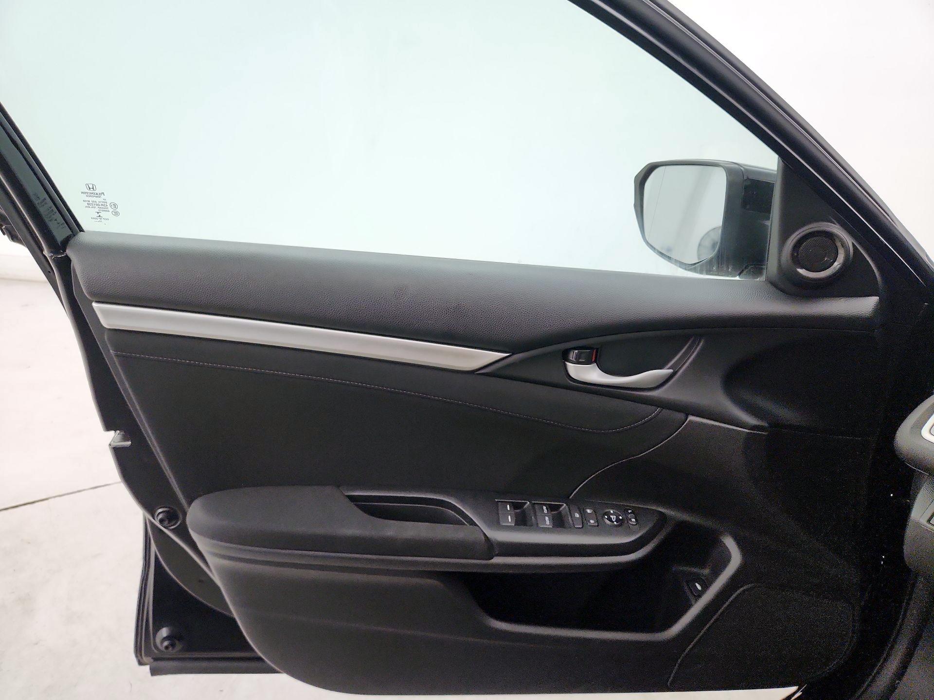 Thumbnail: 2016 Honda Civic - 12