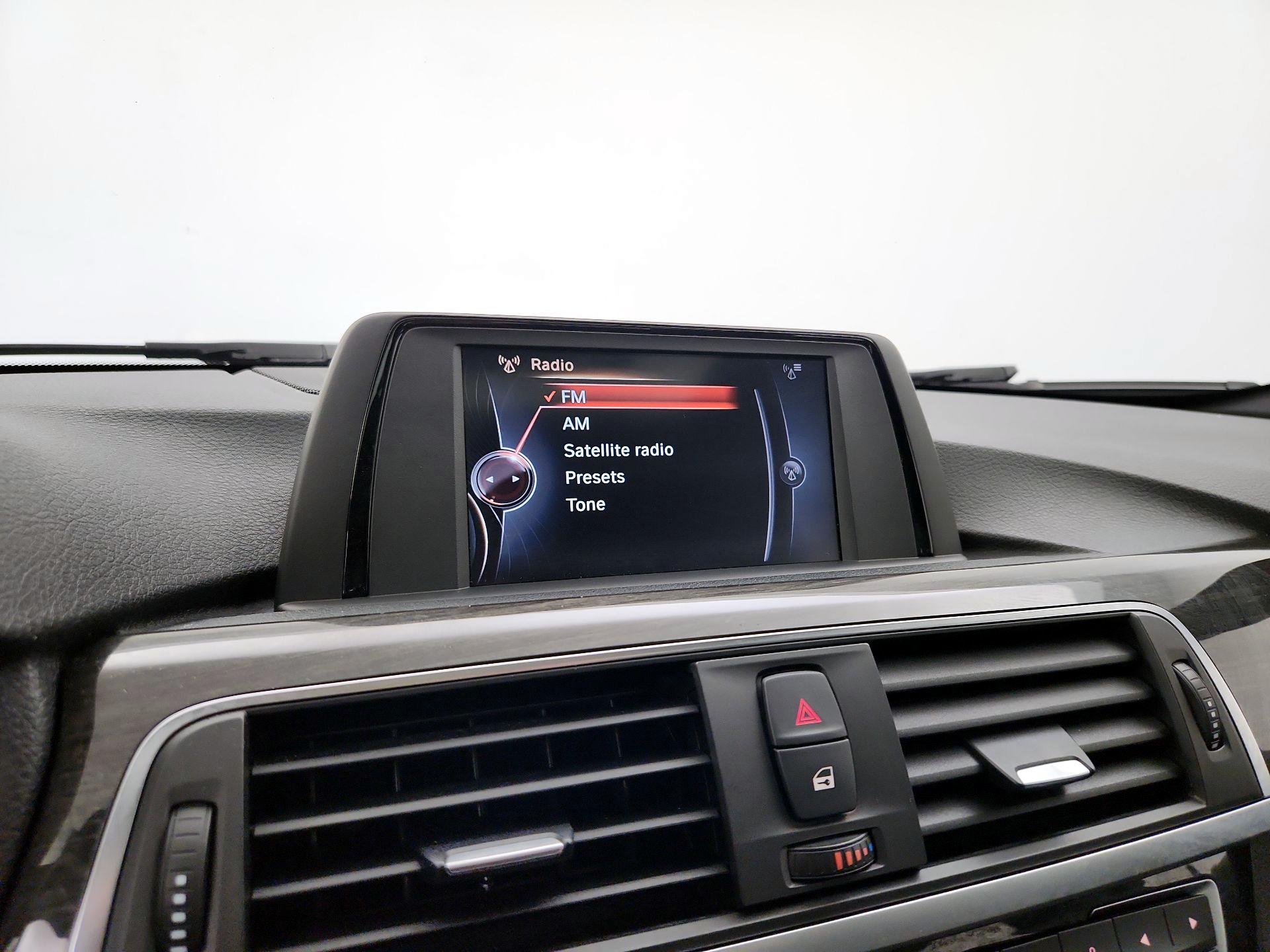 Thumbnail: 2016 BMW 3 Series - 15