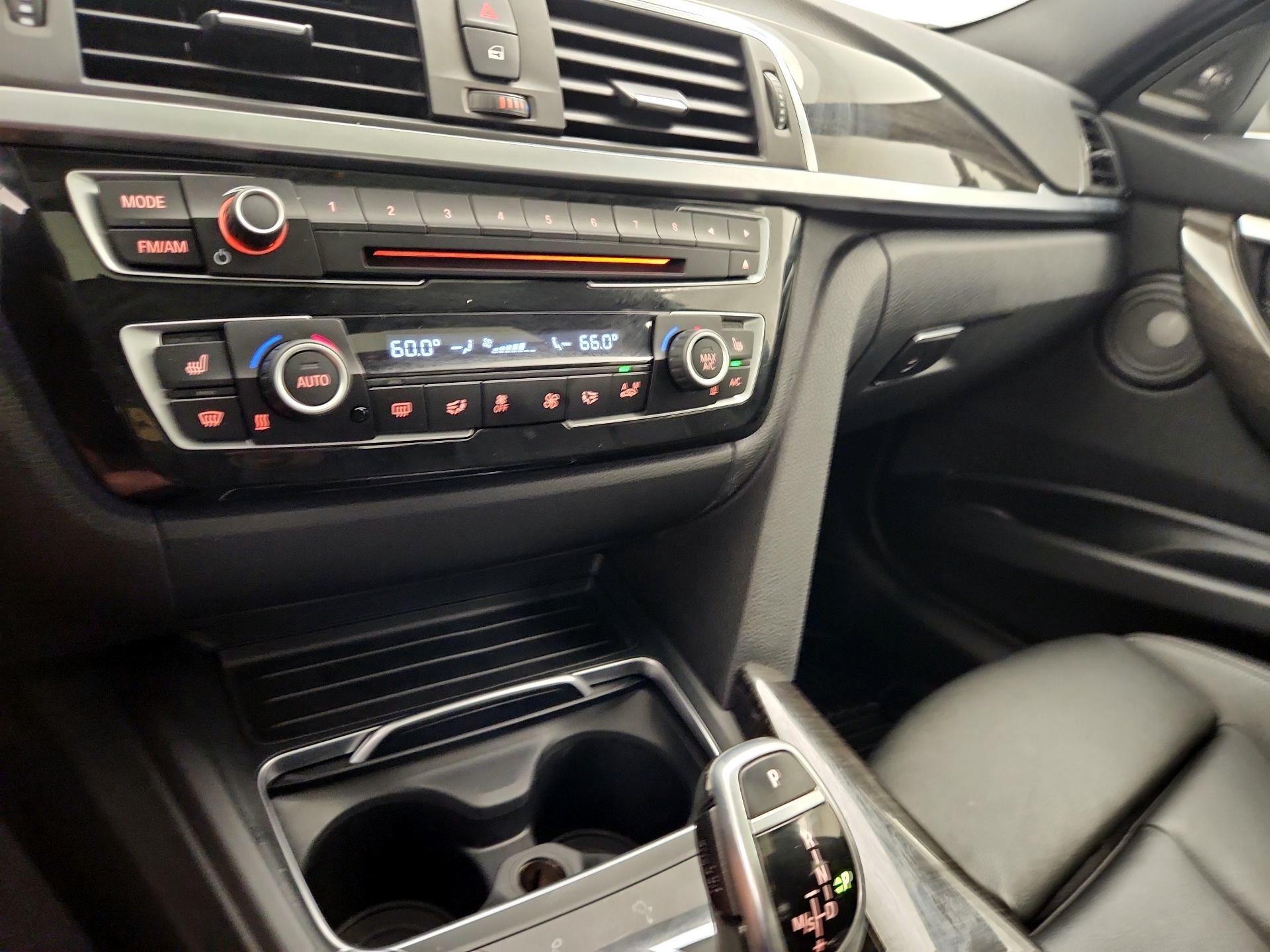 Thumbnail: 2016 BMW 3 Series - 16