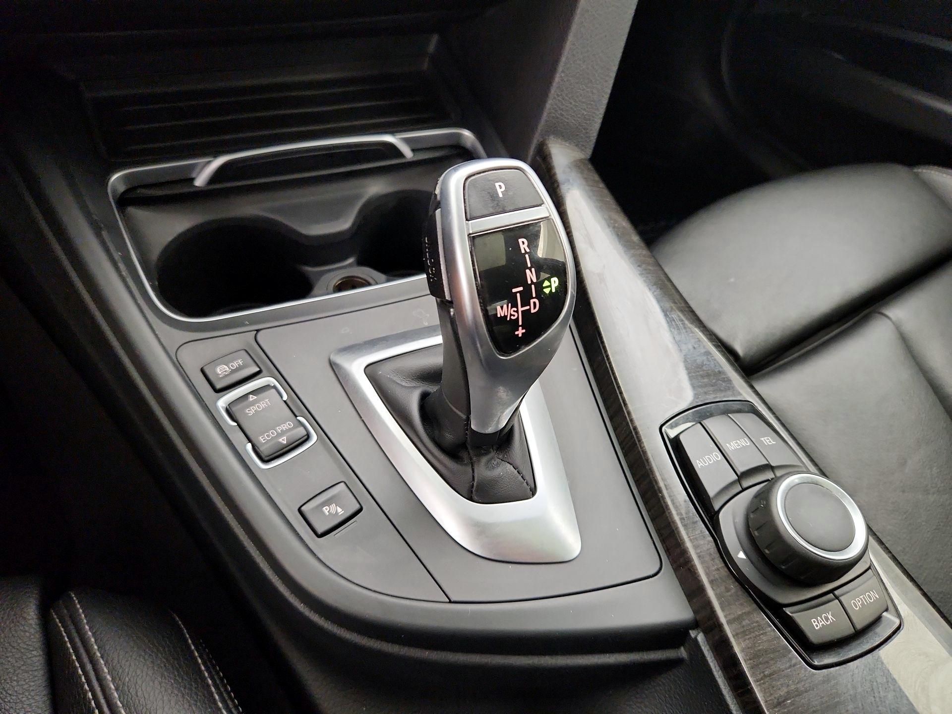 Thumbnail: 2016 BMW 3 Series - 17