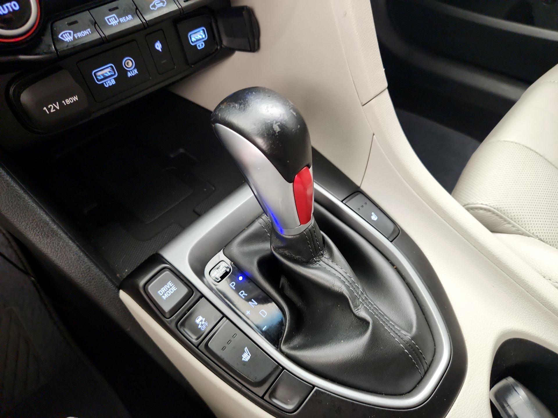 Thumbnail: 2019 Hyundai Veloster - 18