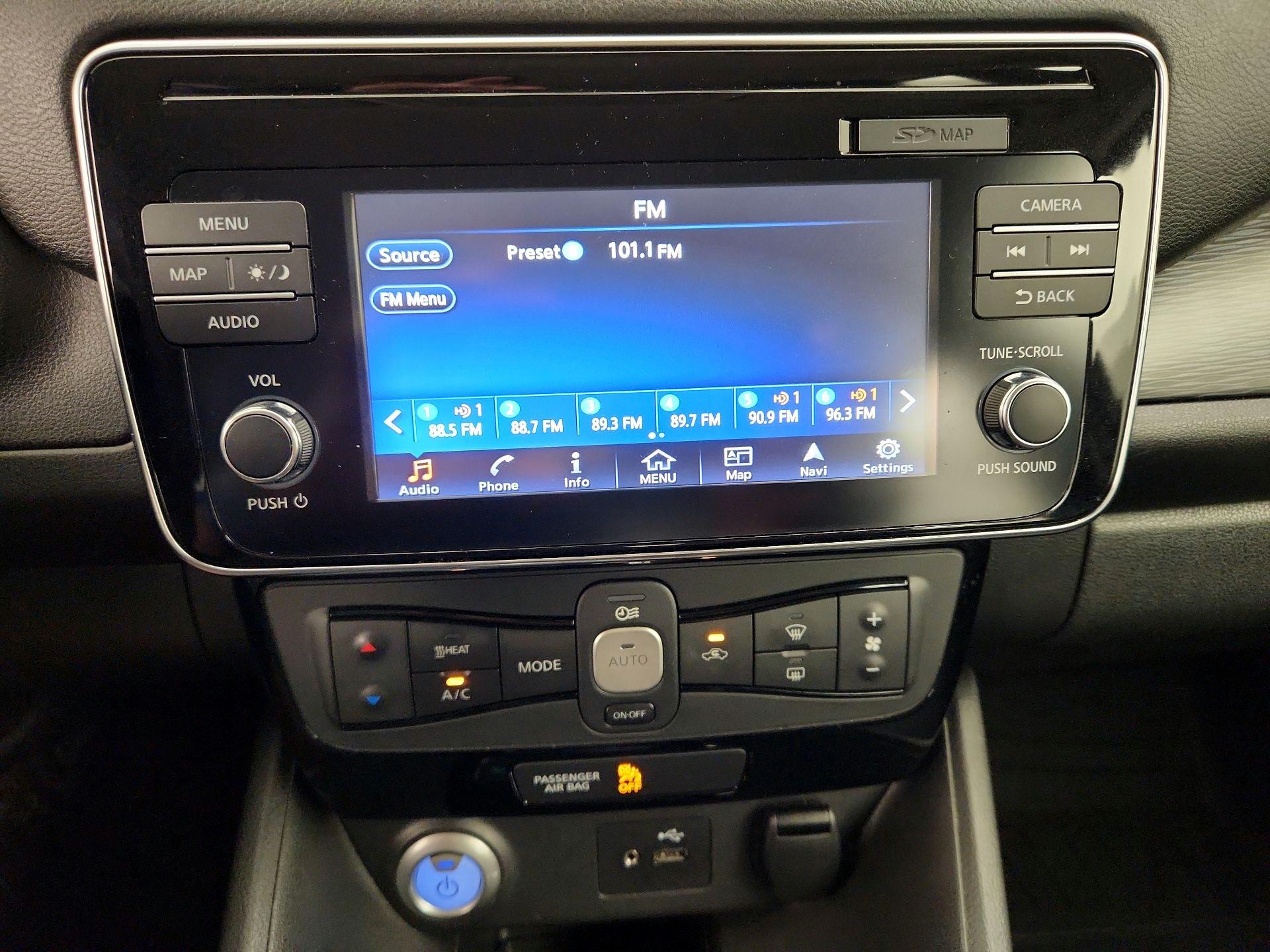 Thumbnail: 2018 Nissan Leaf - 16