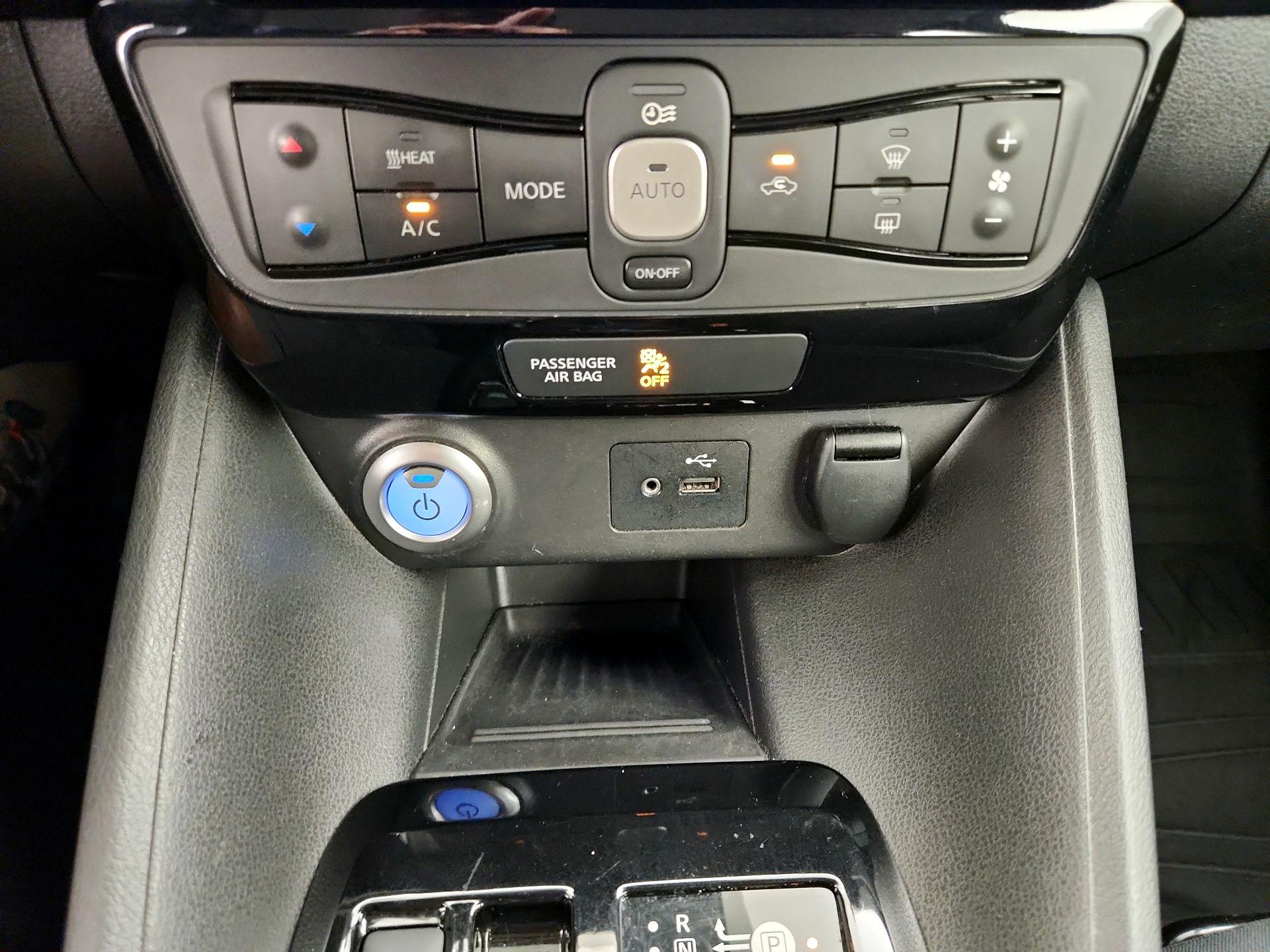 Thumbnail: 2018 Nissan Leaf - 17