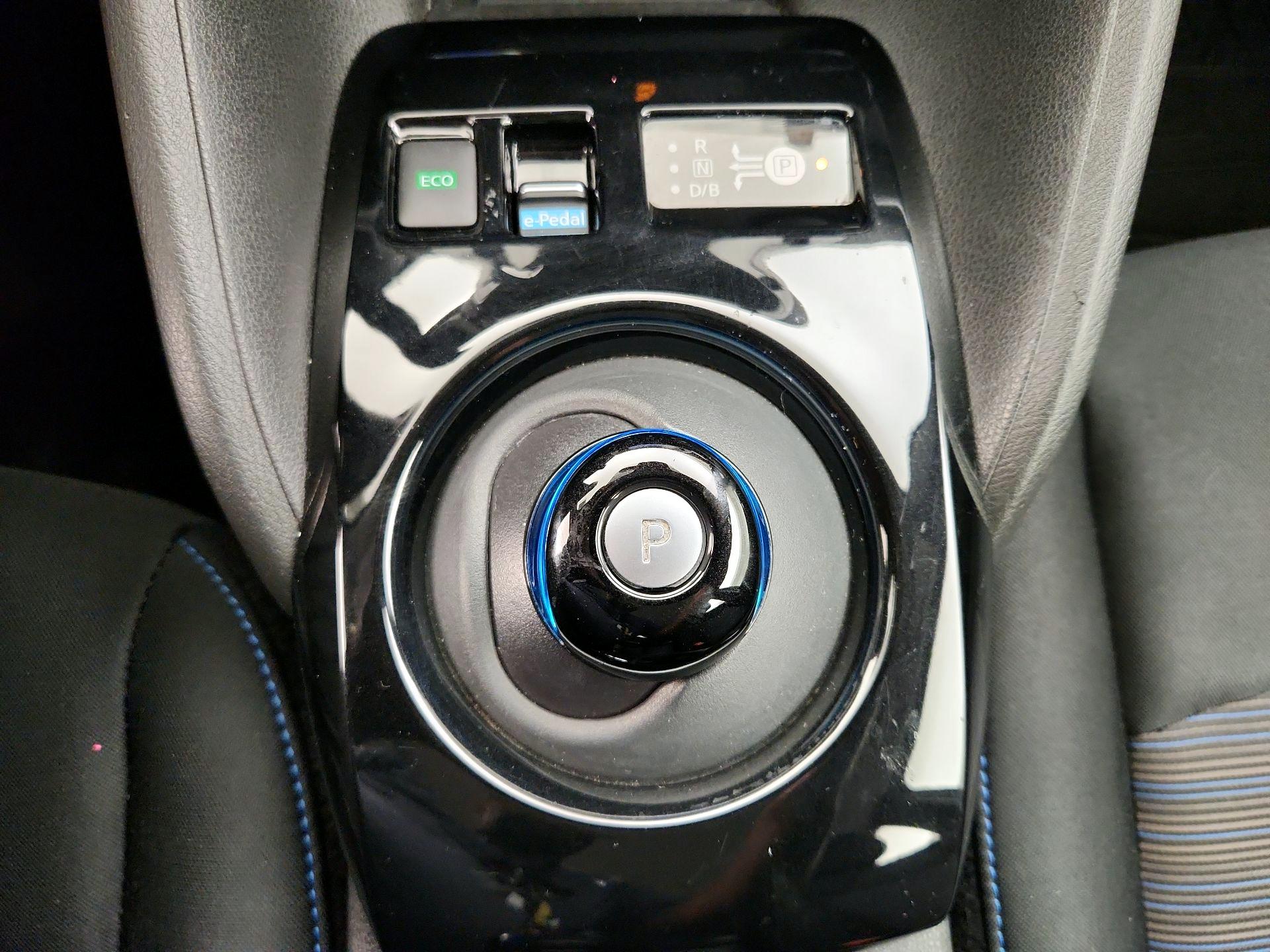 Thumbnail: 2018 Nissan Leaf - 18